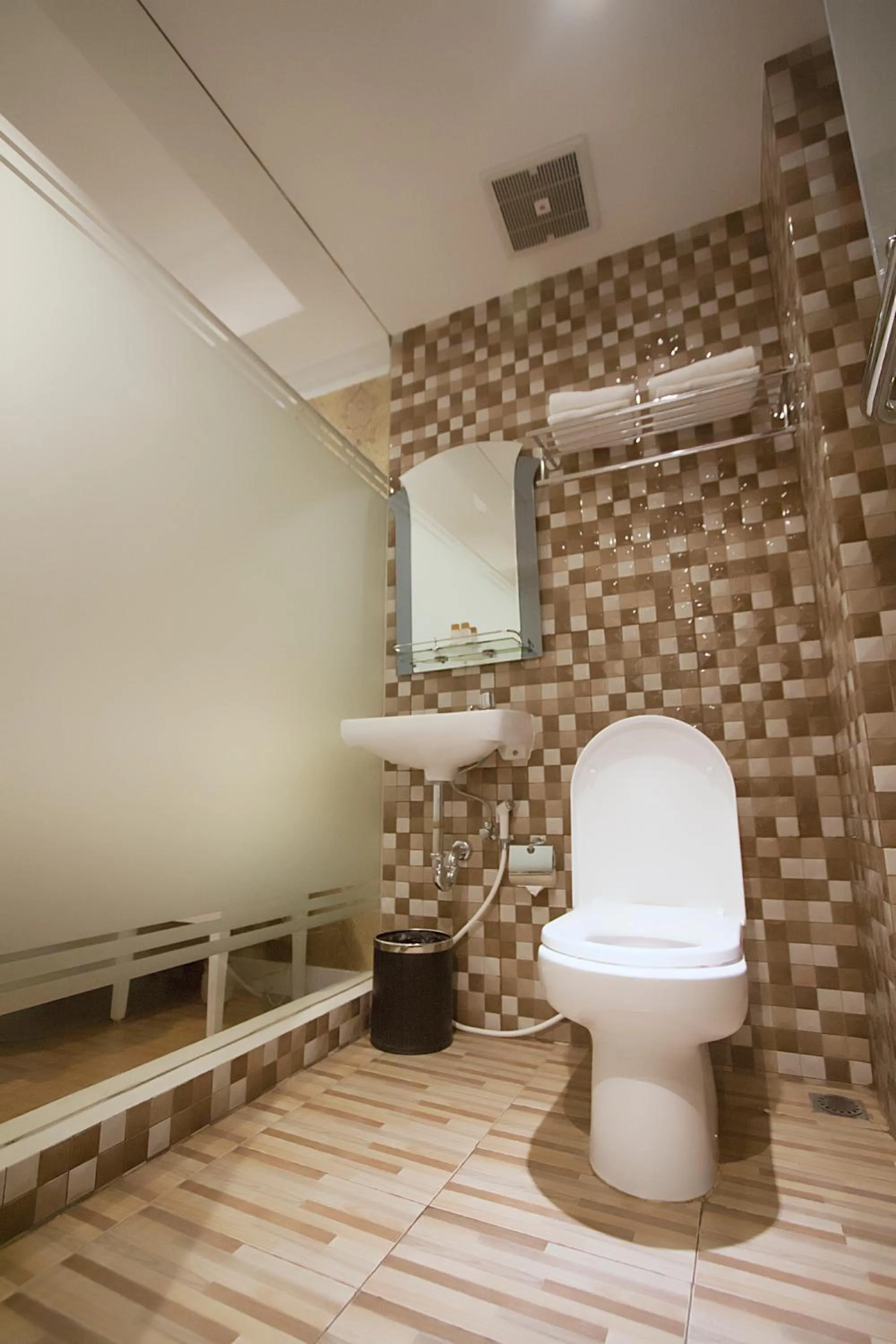 Shower in F Hotel Jakarta