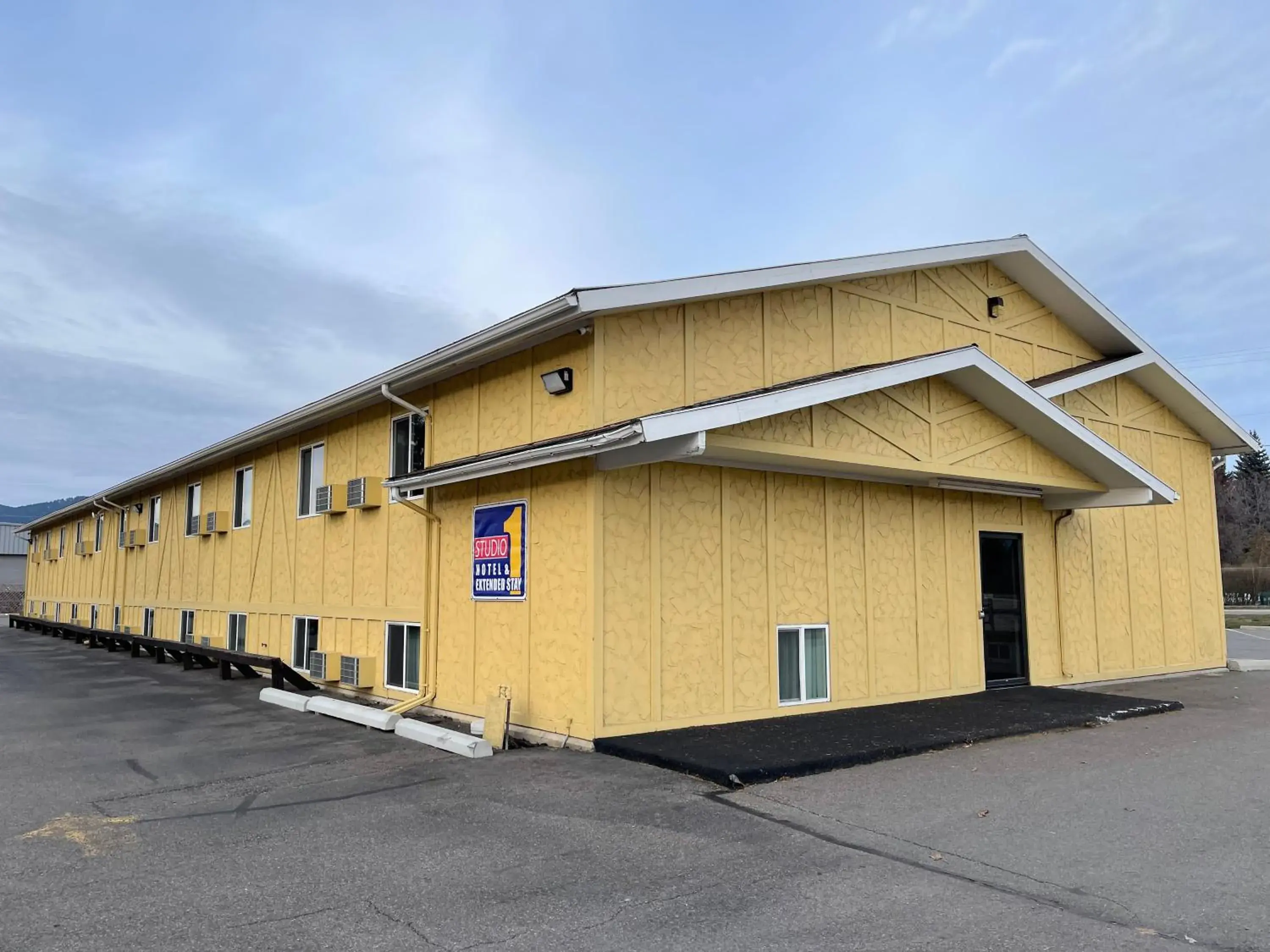 Facade/entrance, Property Building in Studio 1 Hotel & Extended Stay - Missoula