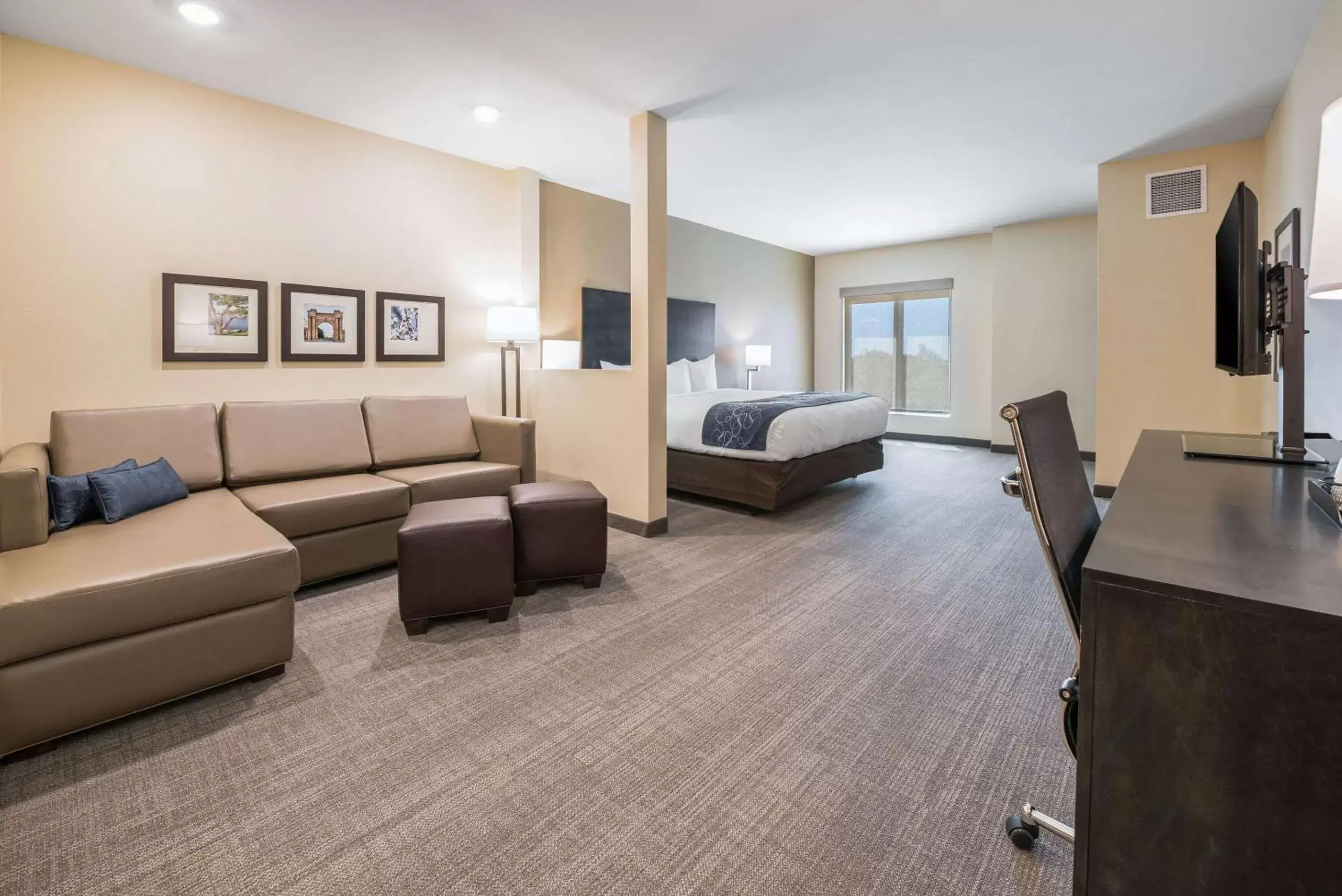 Photo of the whole room, Seating Area in Comfort Suites Marysville Columbus - Northwest