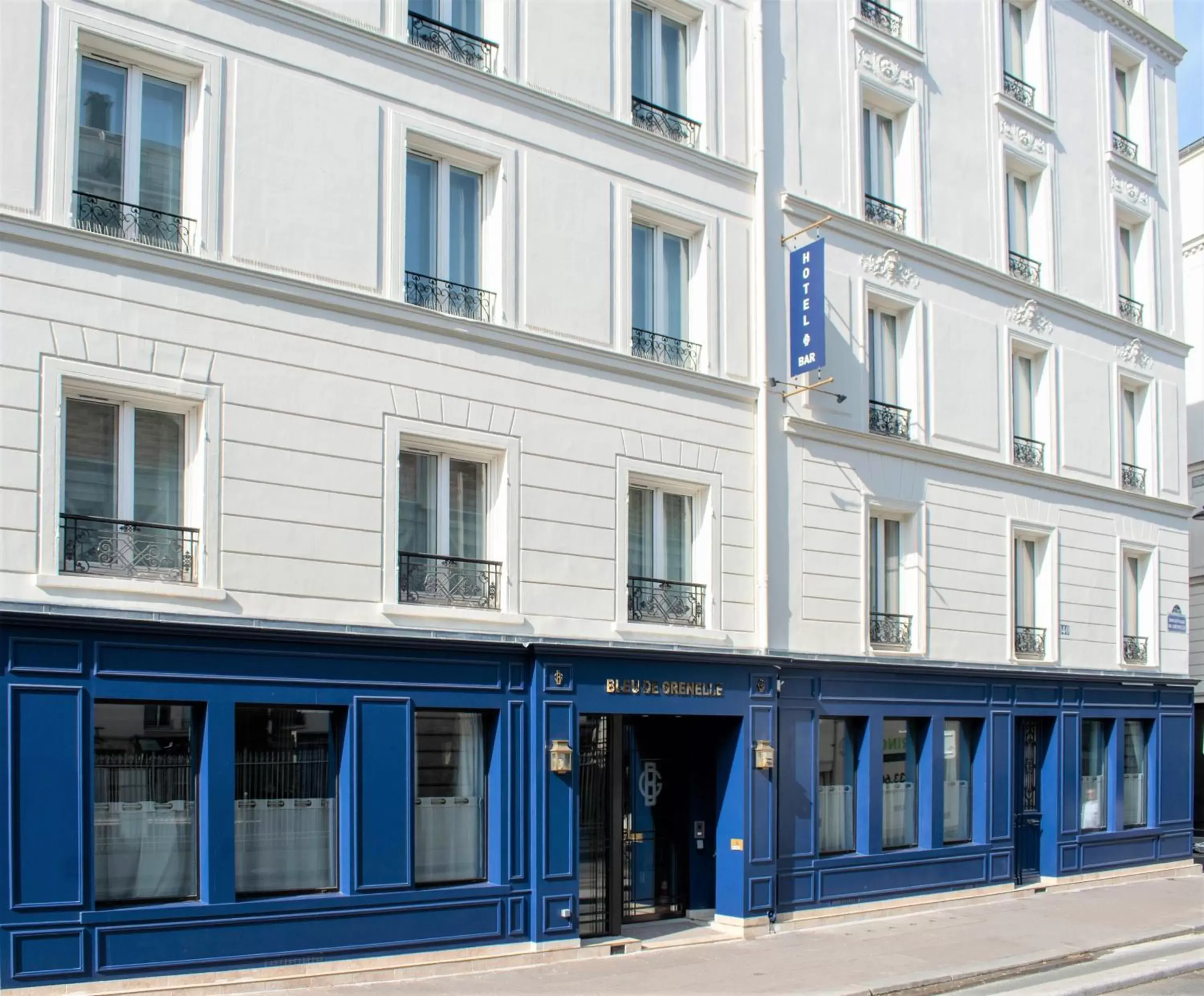 Facade/entrance, Property Building in Hôtel Bleu de Grenelle