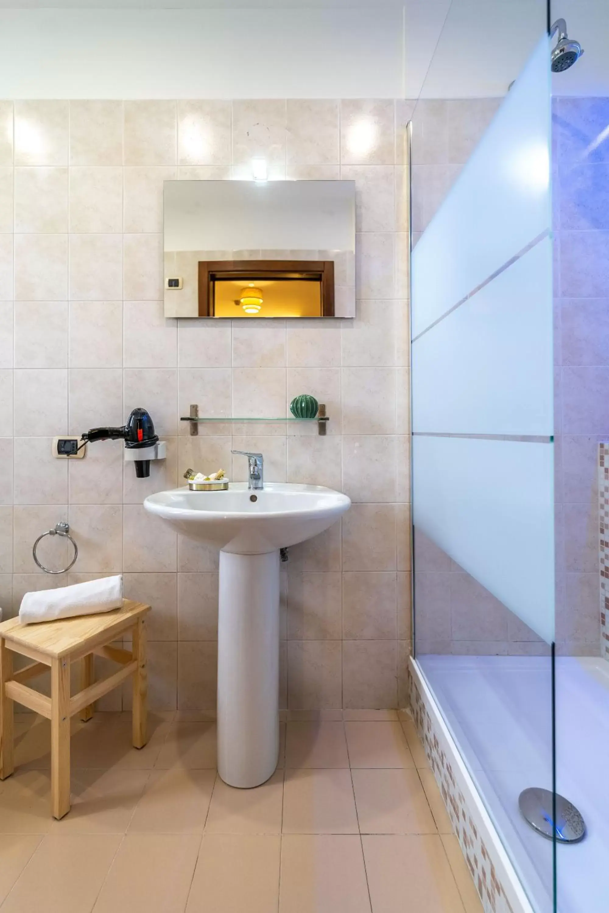 Shower, Bathroom in Villa Rocla guest house Pompei
