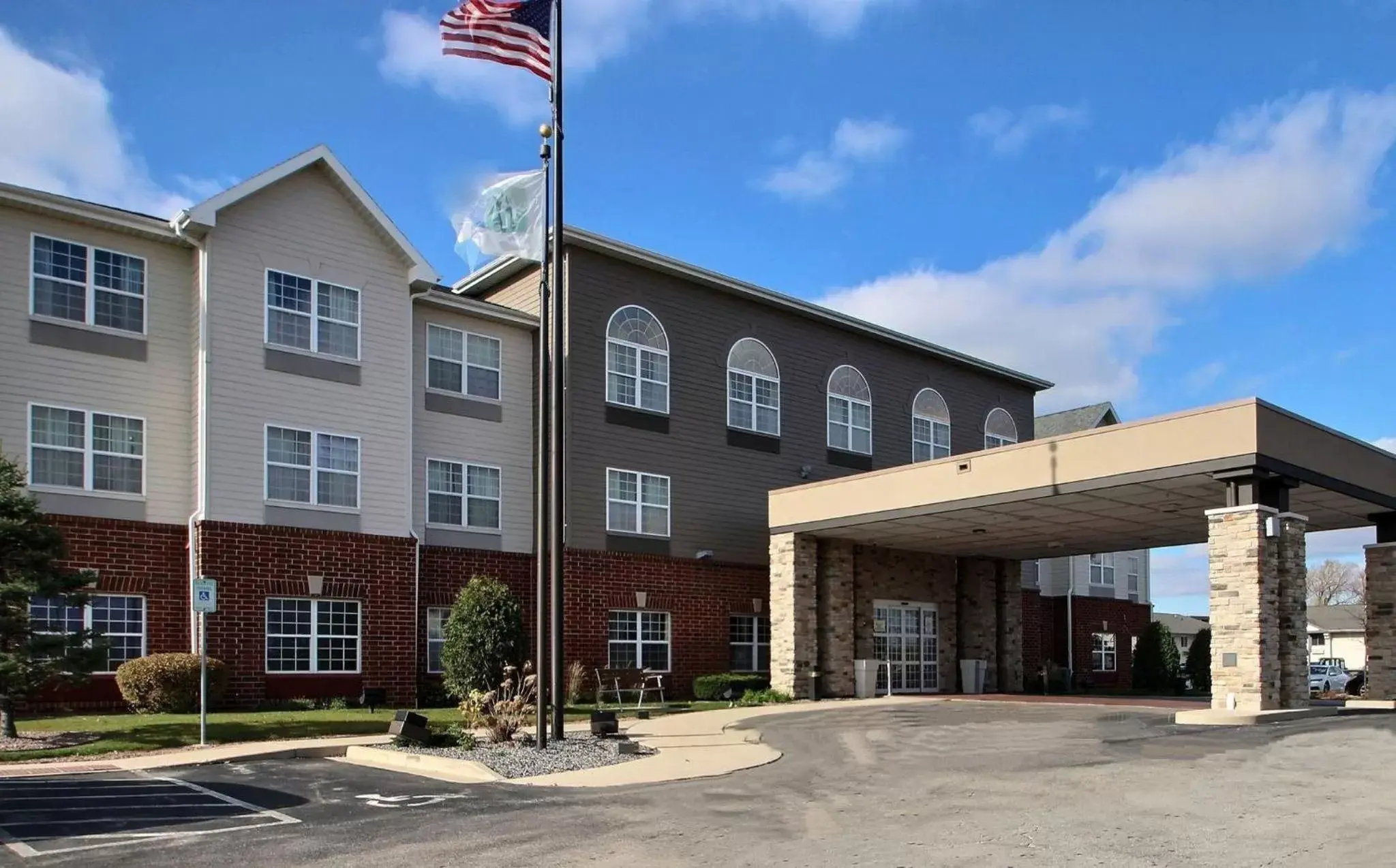 Property Building in Holiday Inn Express Hotel & Suites Milwaukee Airport, an IHG Hotel