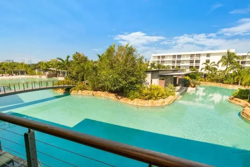 Balcony/Terrace, Swimming Pool in Mindil Beach Casino Resort