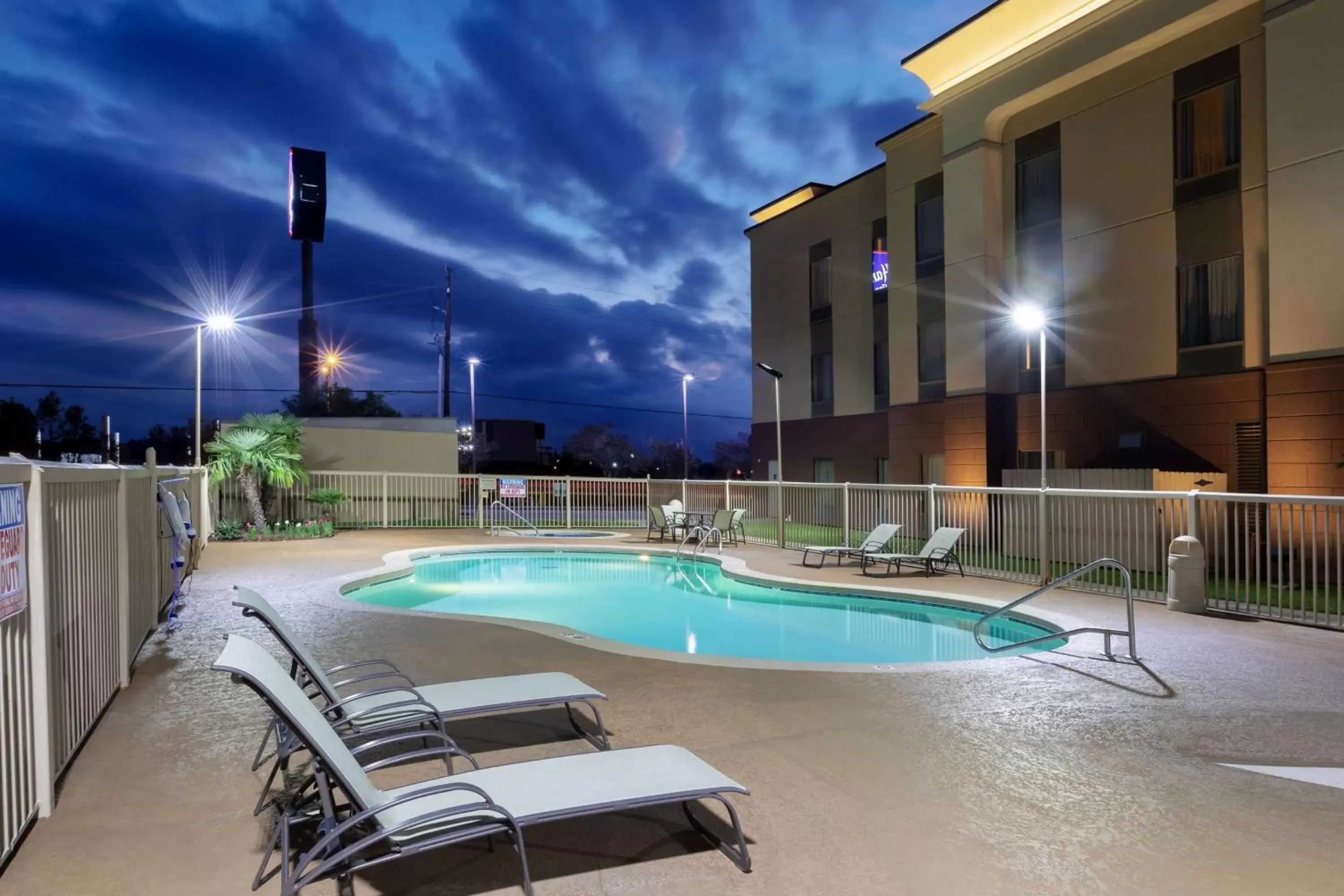 Property building, Swimming Pool in Hampton Inn & Suites Baton Rouge - I-10 East