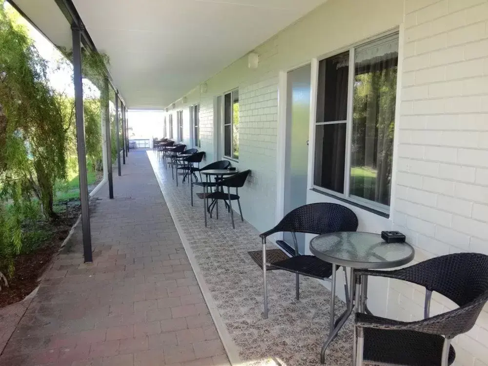 Patio, Restaurant/Places to Eat in Cardwell at the Beach