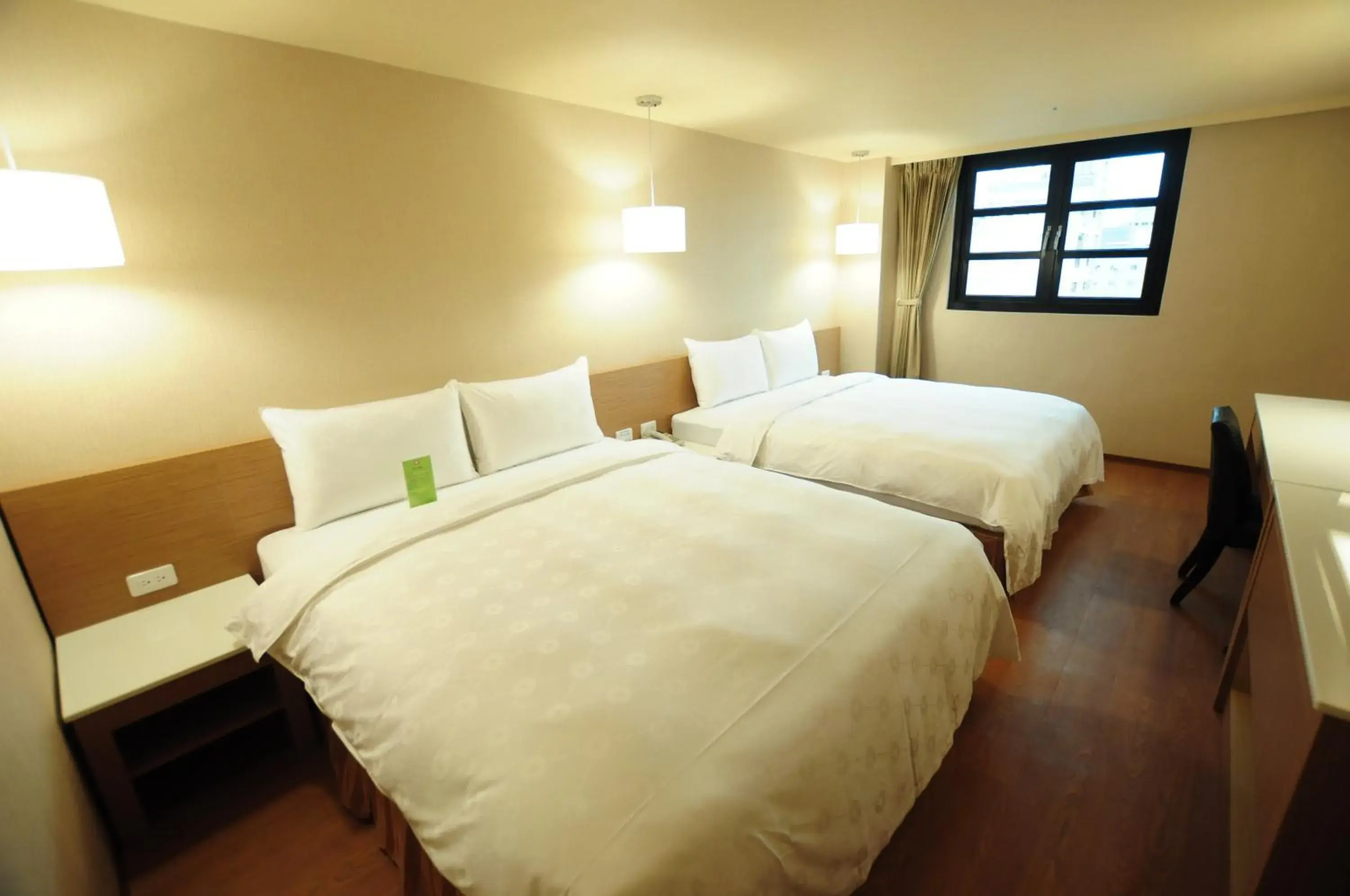 Bed in Kindness Hotel - Kaohsiung Main Station