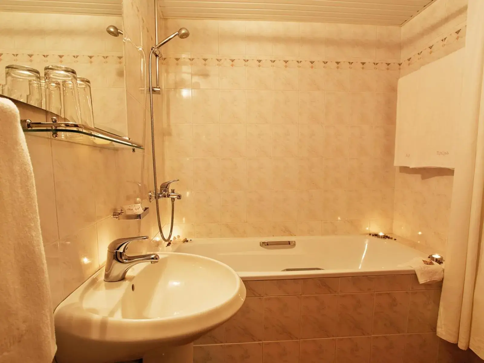 Bathroom in Ljuljak Hotel