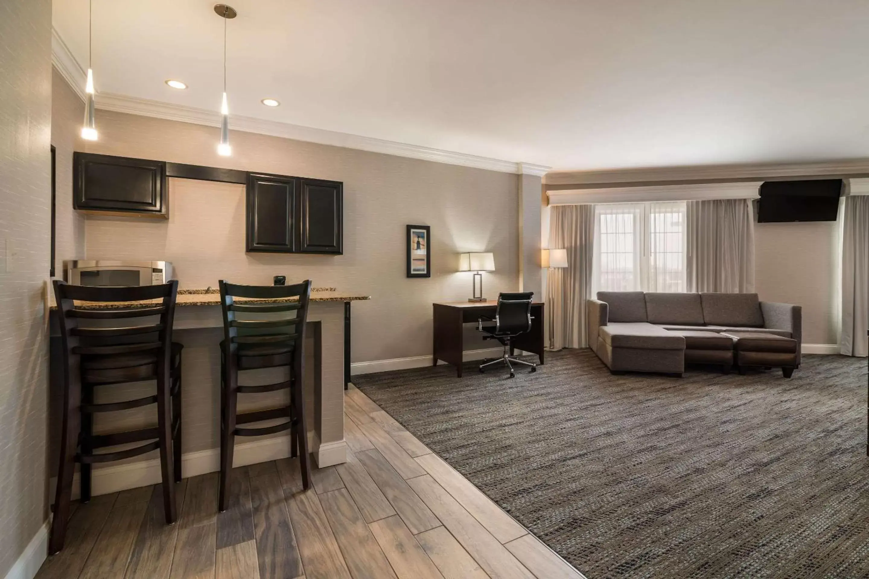 Bedroom, Seating Area in Comfort Inn & Suites Plattsburgh - Morrisonville