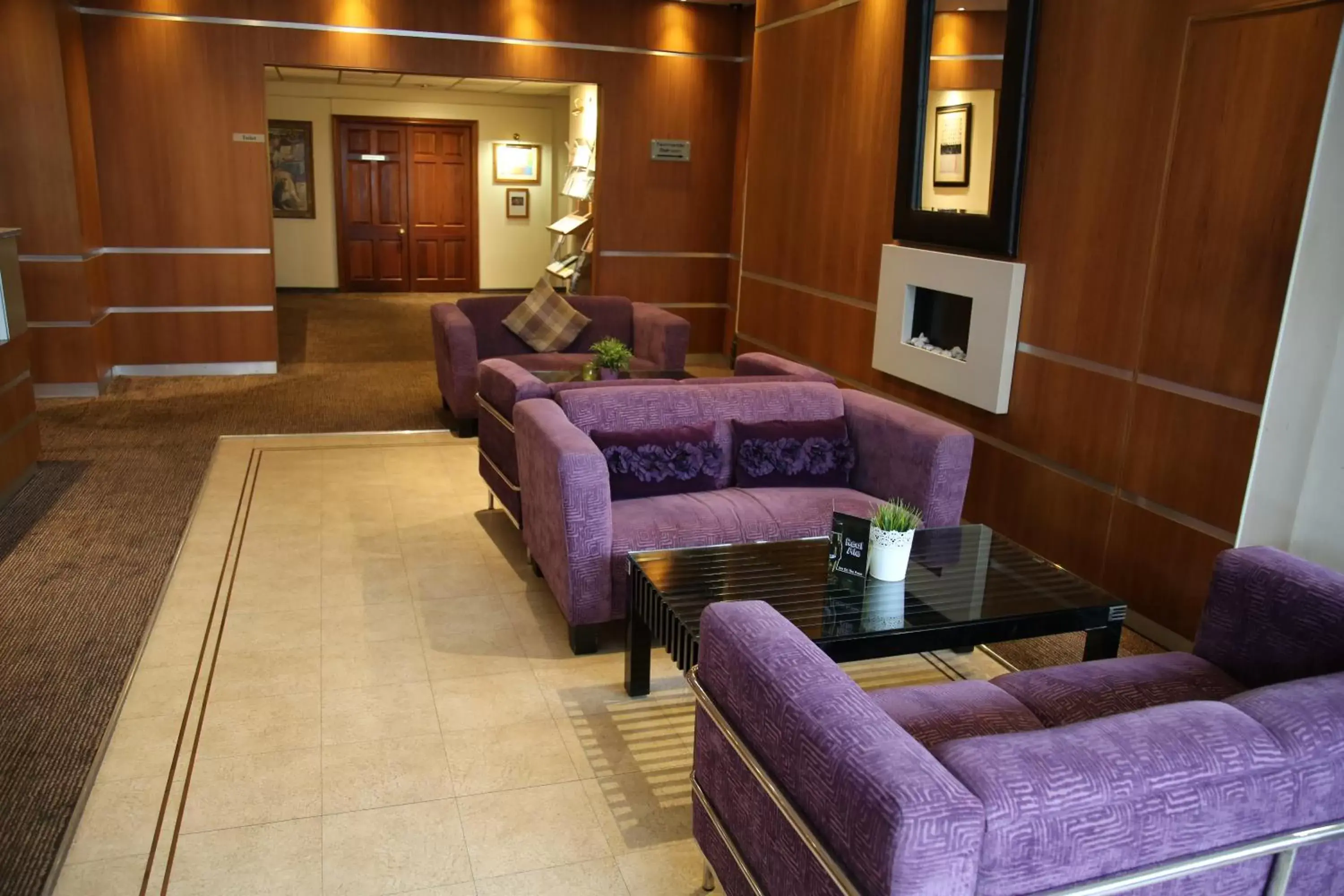 Lounge or bar, Seating Area in Inn On The Prom At The Fernlea Hotel