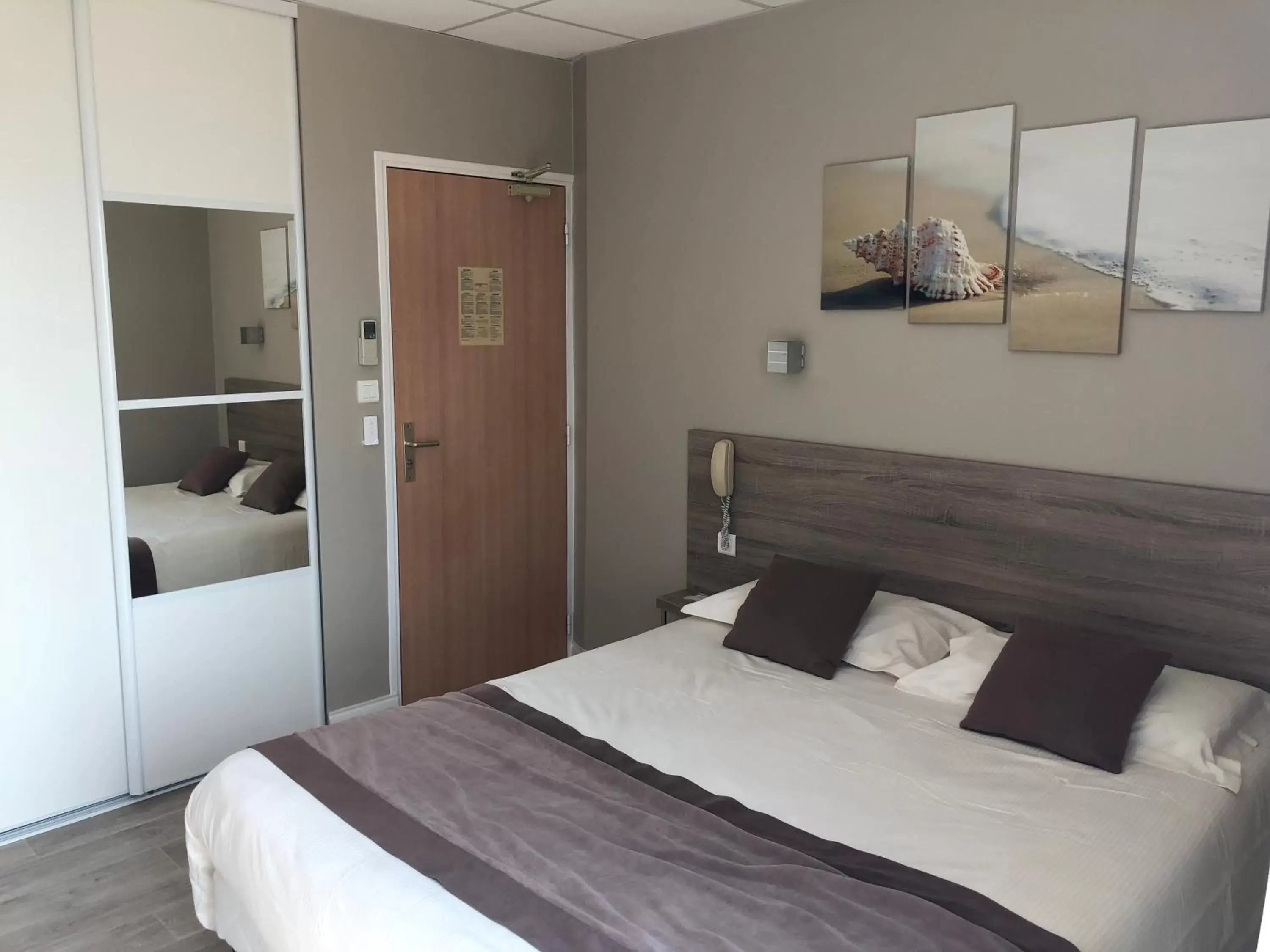 Superior Double Room with Private Terrace and Sea View in Logis Hotel Restaurant le Mirador Superior Double Room with Private Terrace and Sea View in Logis Hotel Restaurant le Mirador