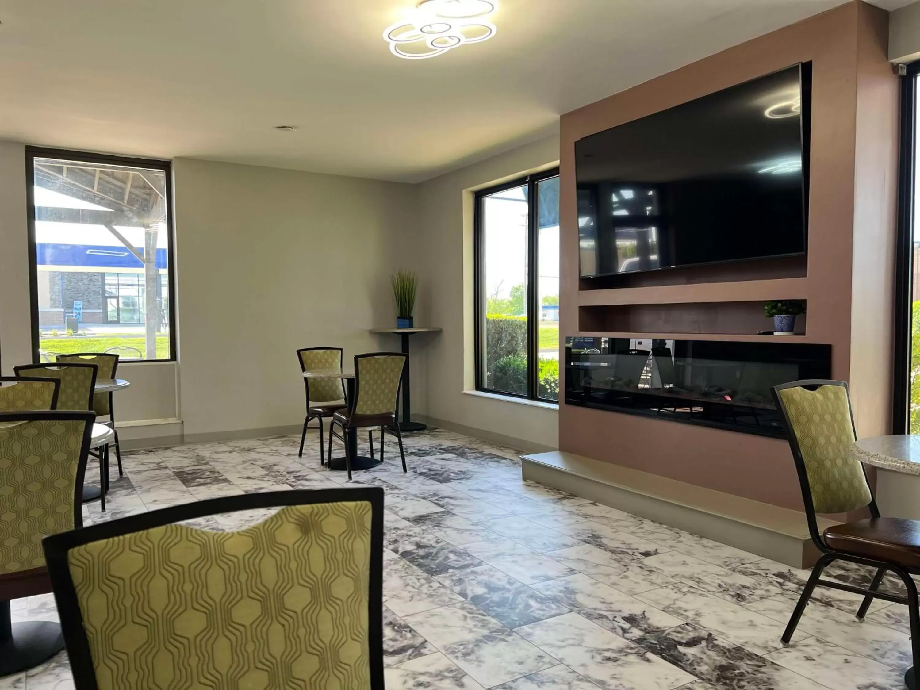 Lobby or reception in SureStay Plus Hotel by Best Western Hopkinsville