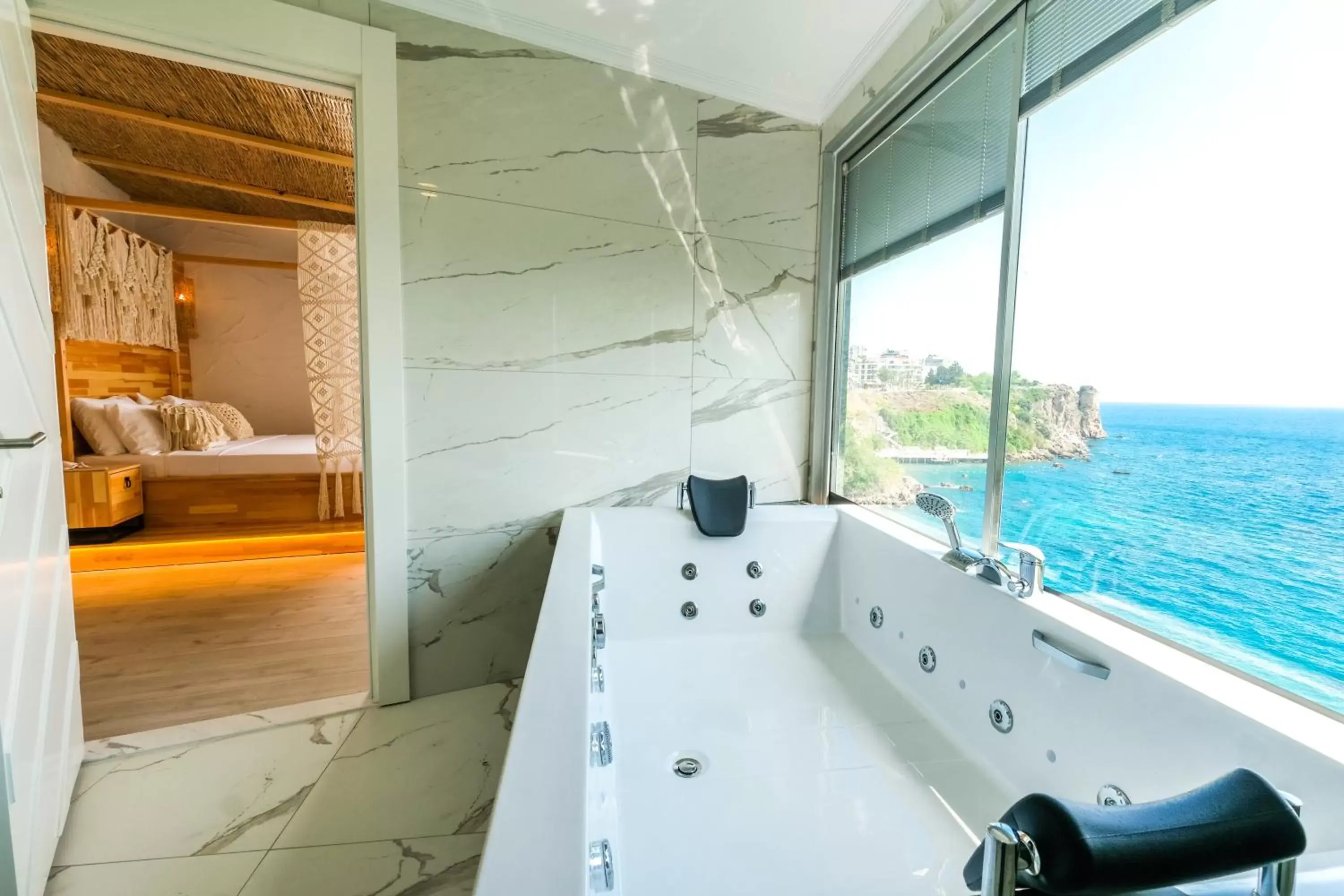 Hot Tub, Bathroom in Bilem Hotel Beach & Spa