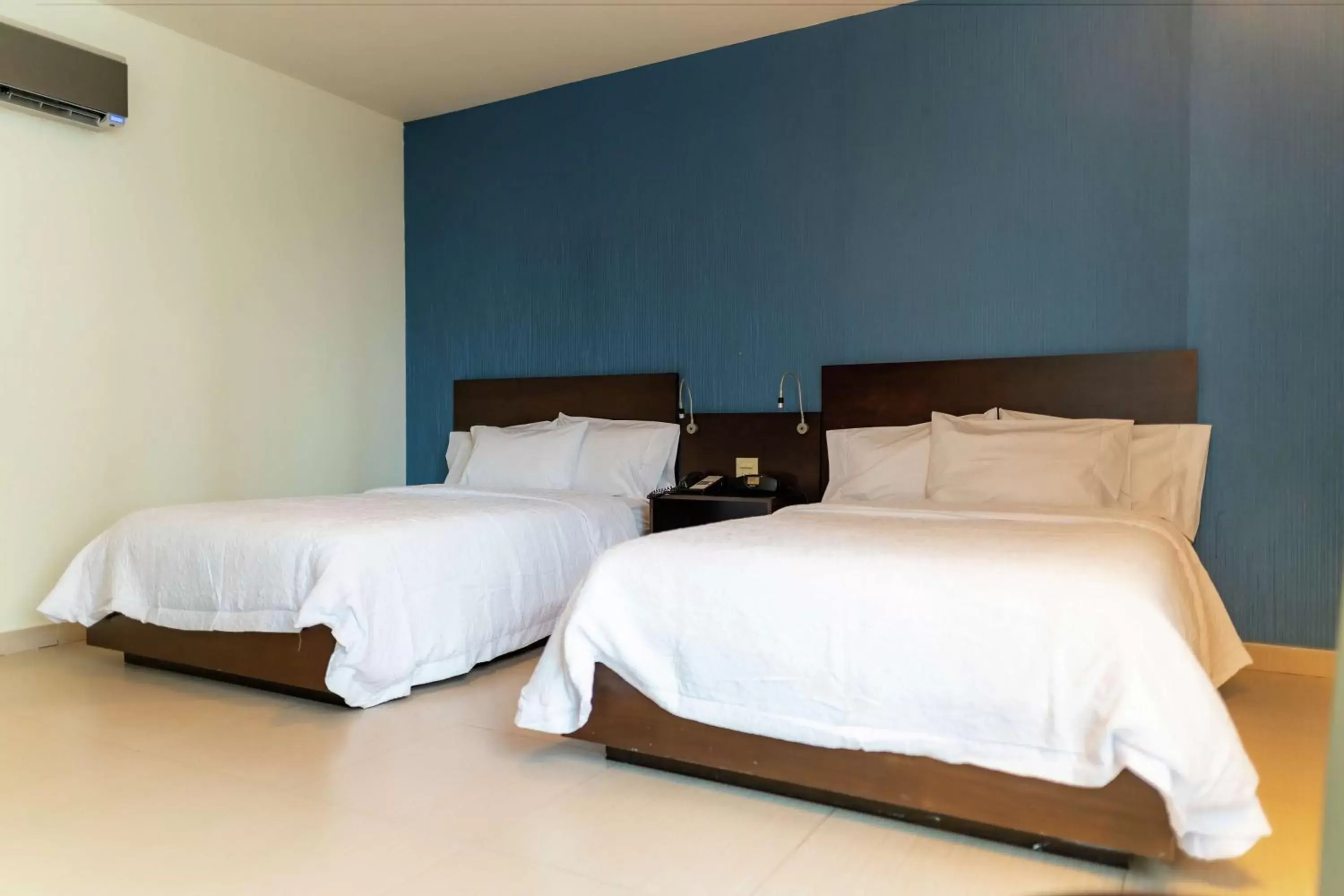 Bed in Hampton by Hilton Panama