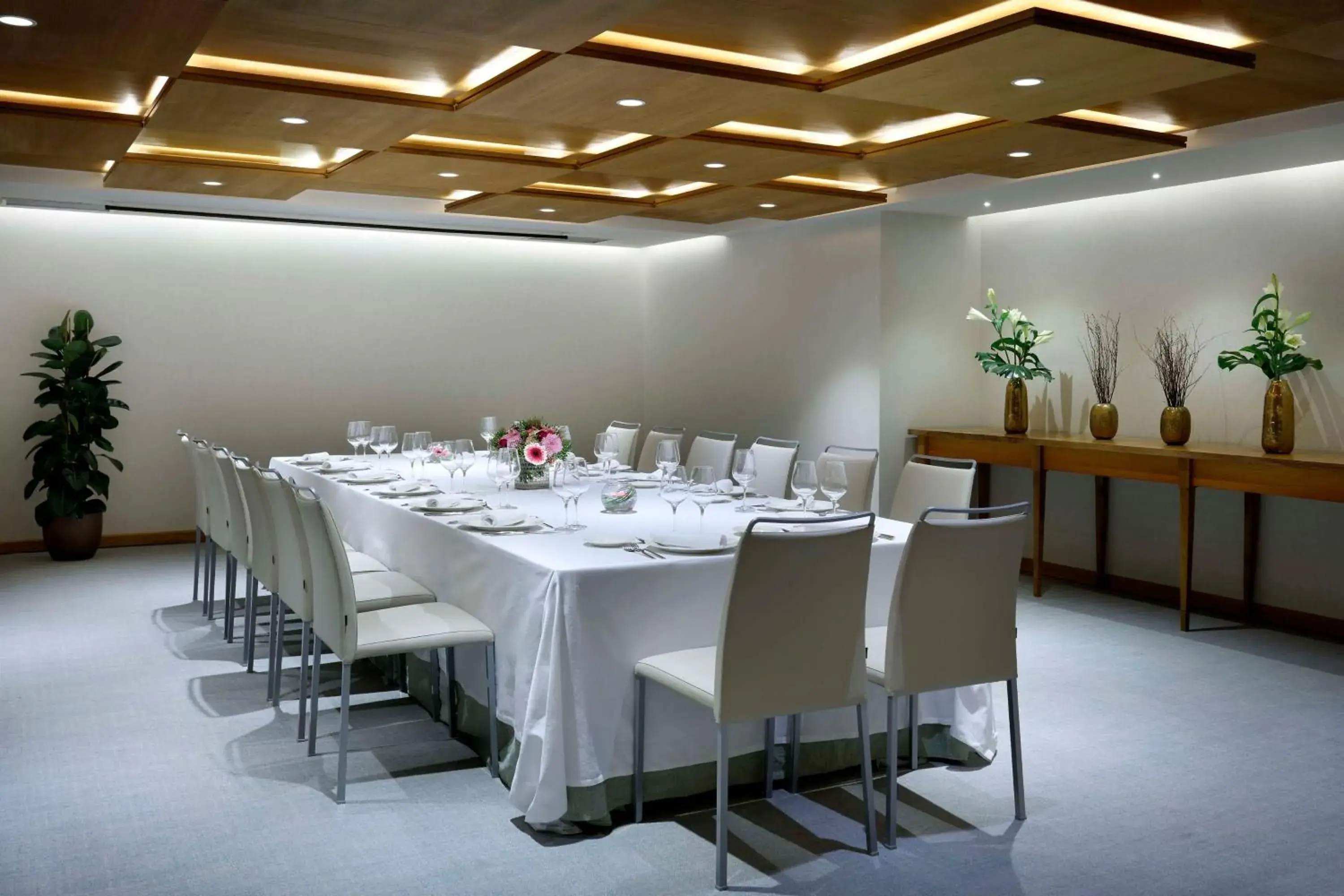 Meeting/conference room, Restaurant/Places to Eat in Hyatt Regency Hesperia Madrid