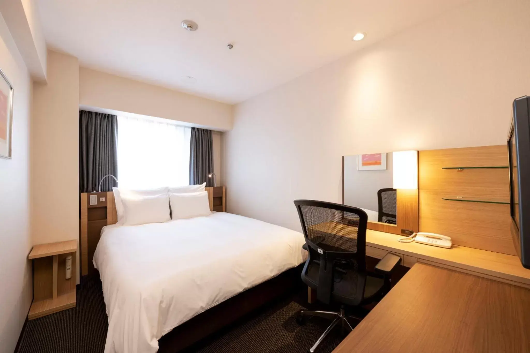 Photo of the whole room, Bed in ANA Crowne Plaza Hiroshima, an IHG Hotel