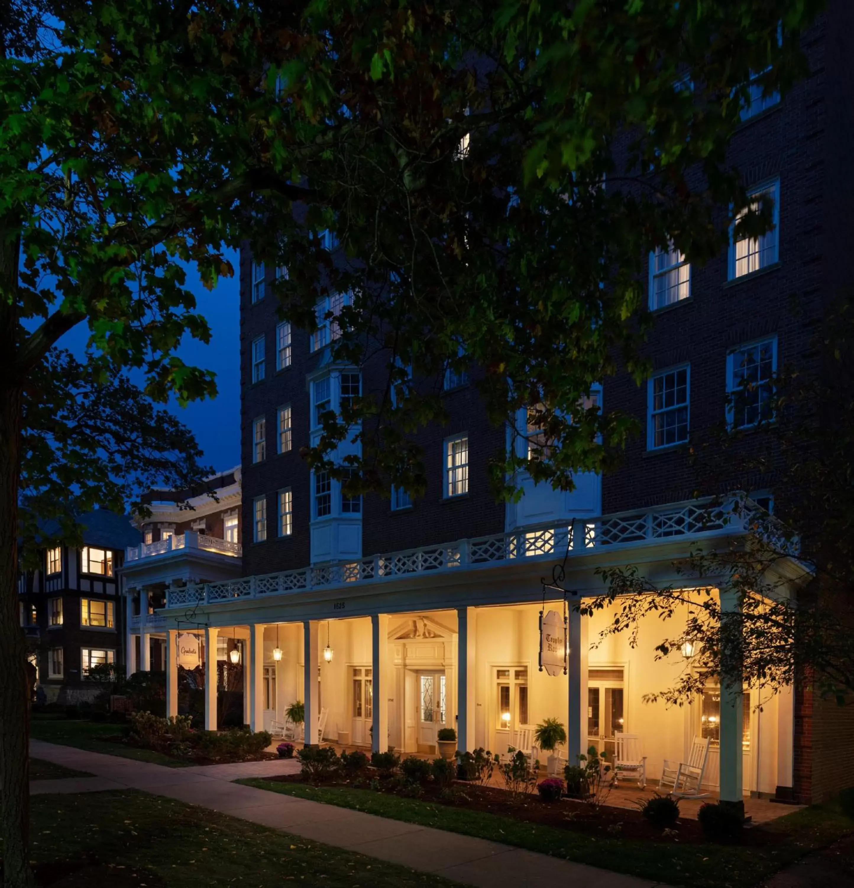 Facade/entrance, Property Building in Graduate Evanston