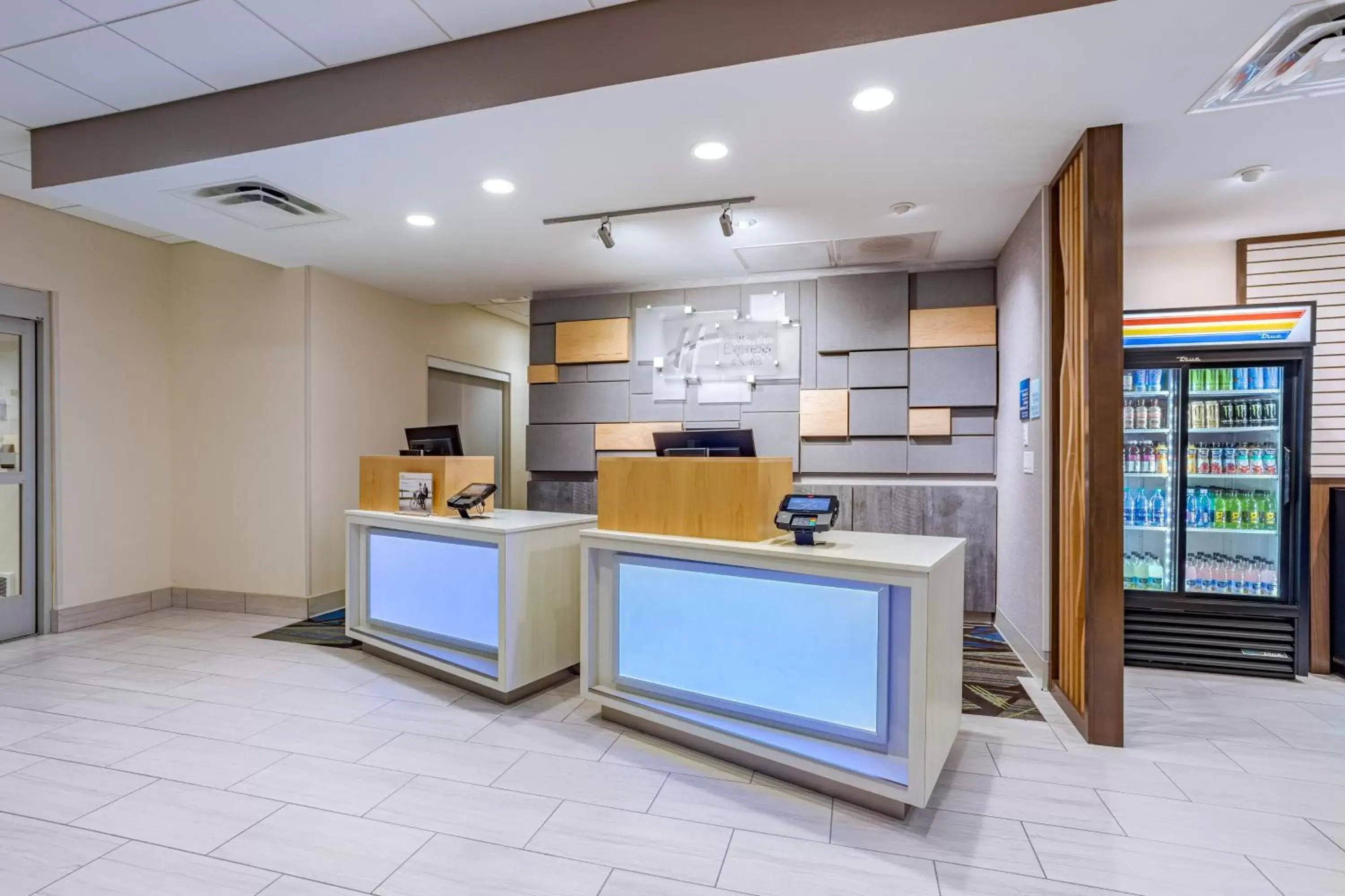Property building, Lobby/Reception in Holiday Inn Express & Suites - Elkhart North, an IHG Hotel