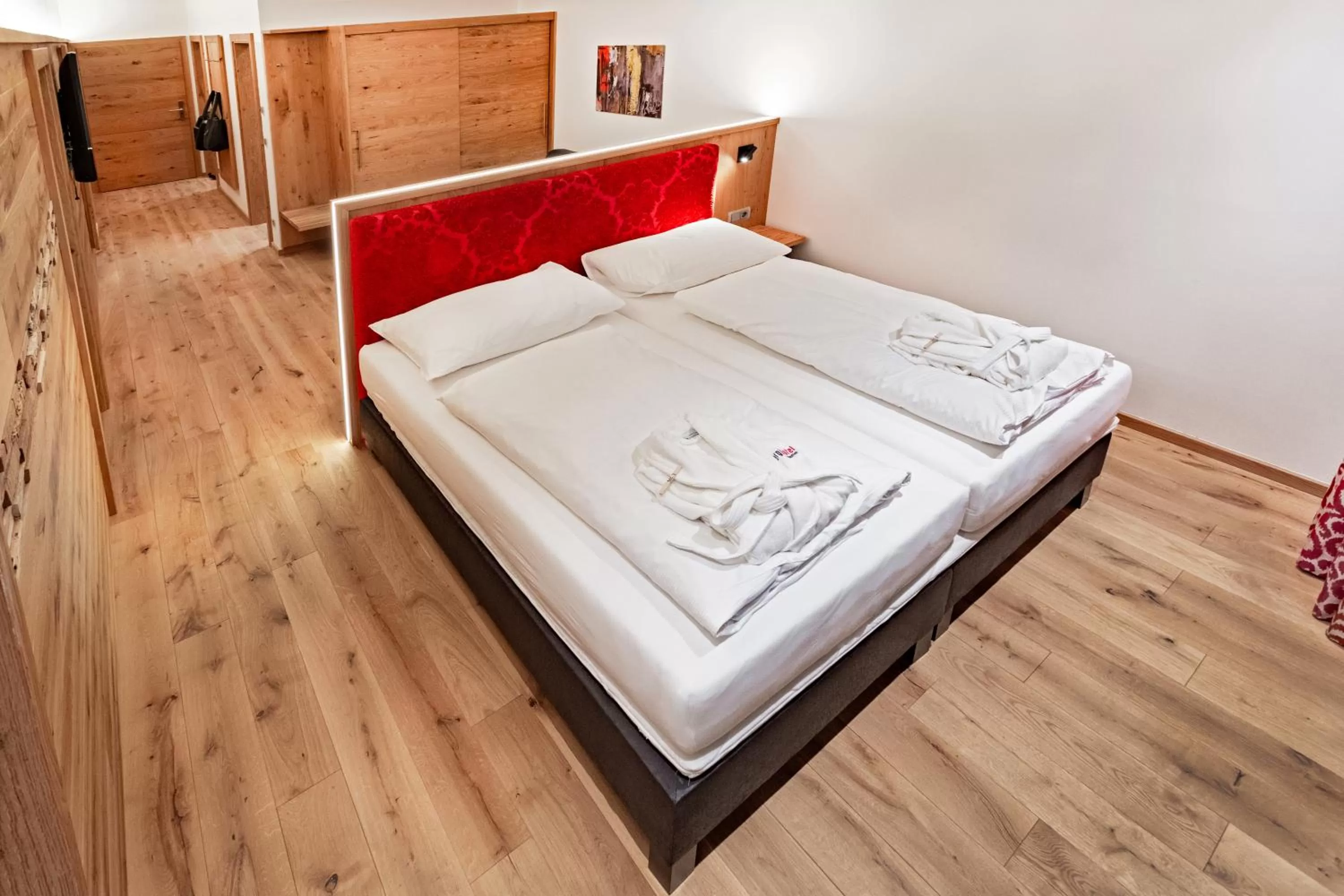 Photo of the whole room, Bed in Berghotel Schmittenhöhe