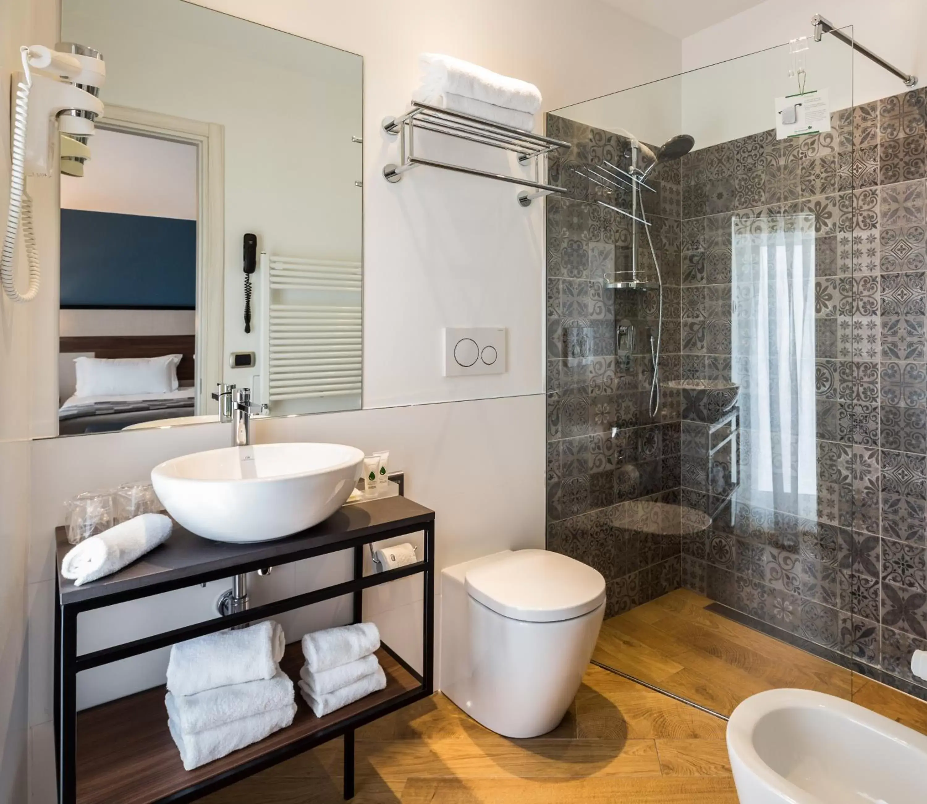 Shower, Bathroom in Best Western Hotel Metropoli