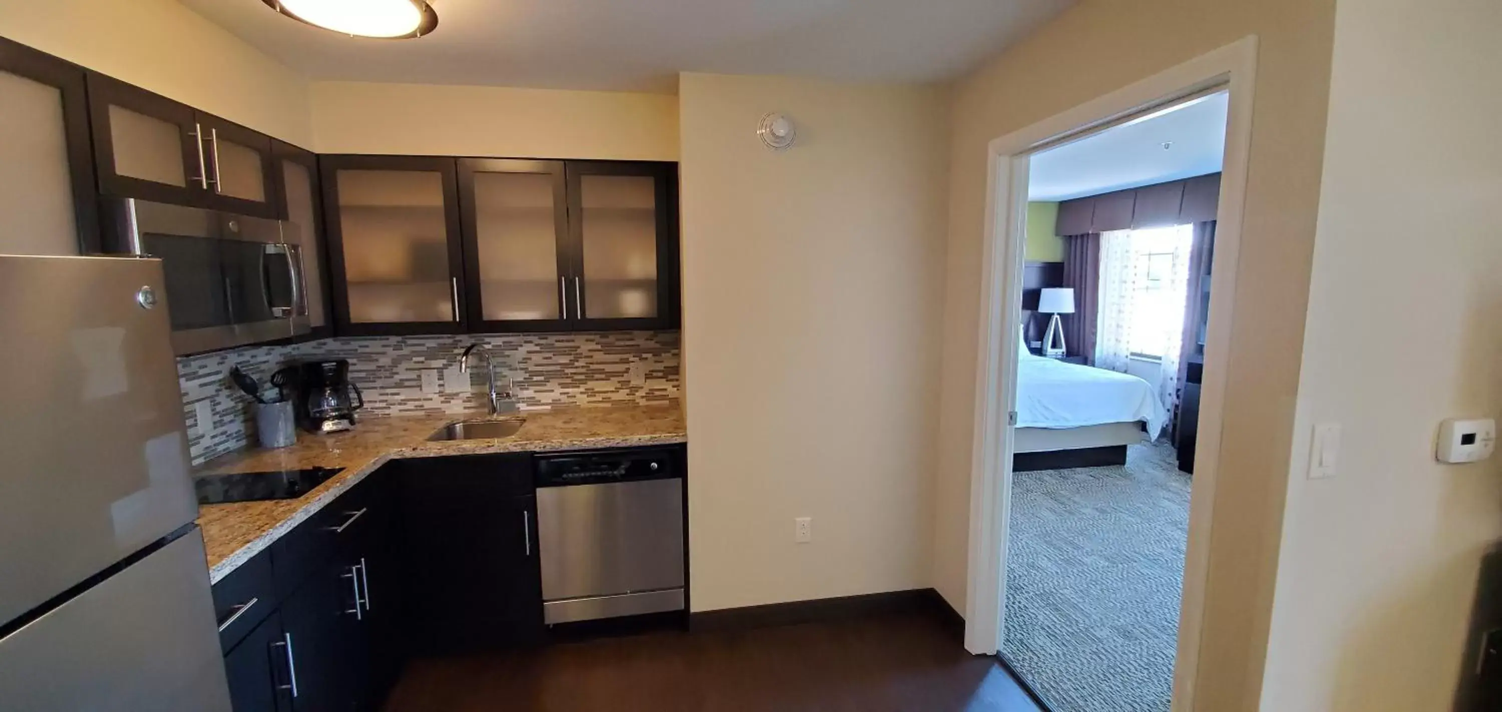 Photo of the whole room, Kitchen/Kitchenette in Staybridge Suites Eau Claire - Altoona, an IHG Hotel