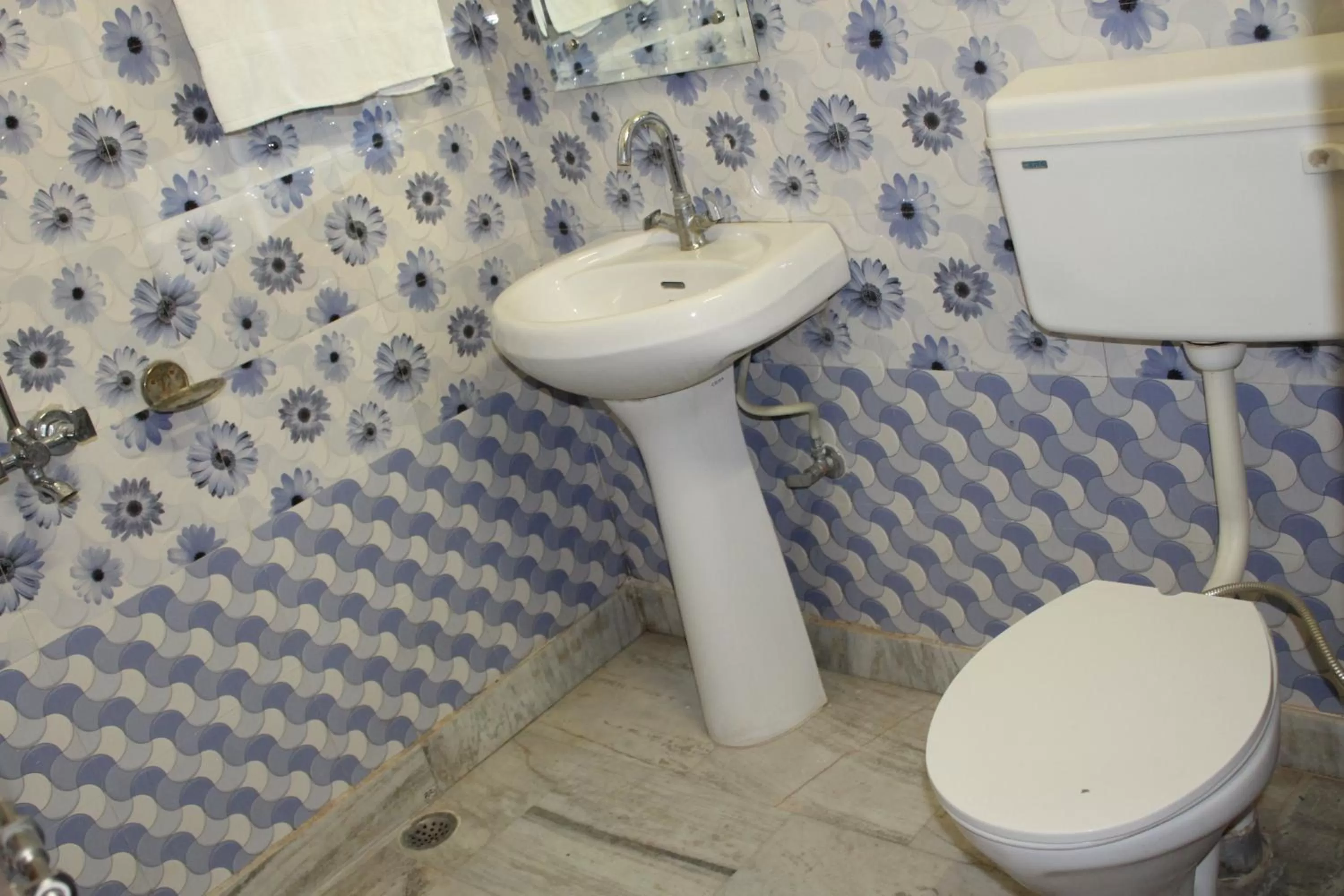 Bathroom in Trimrooms @ Katra Railway Station