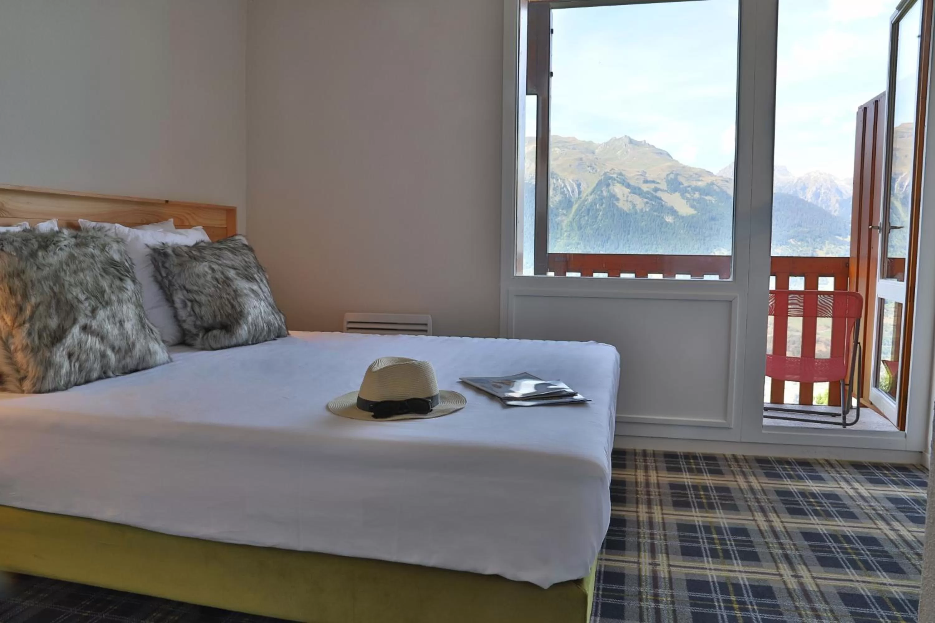 Bedroom, Bed in SOWELL Family La Lauzière