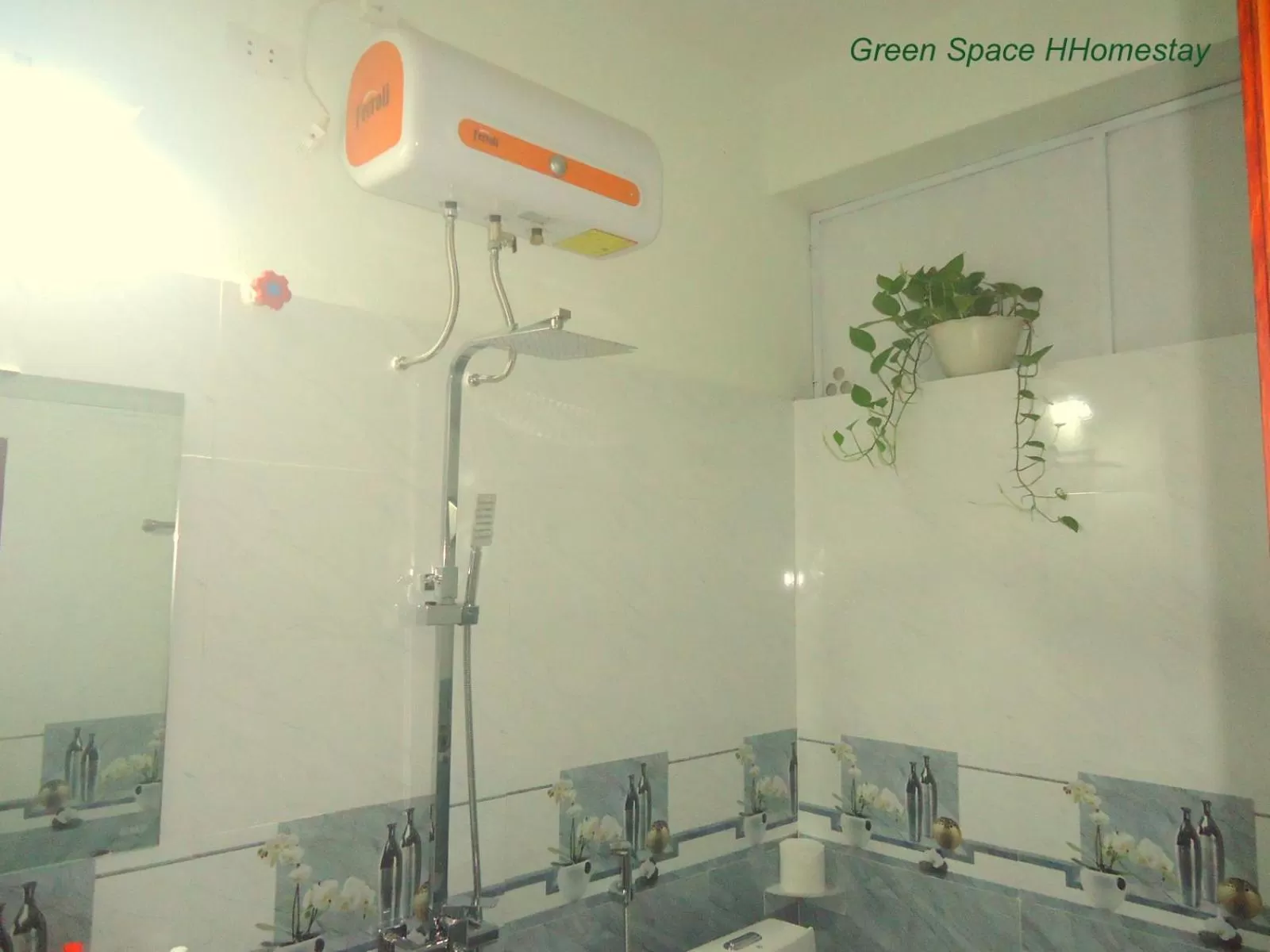 Bathroom in Green Space Homestay