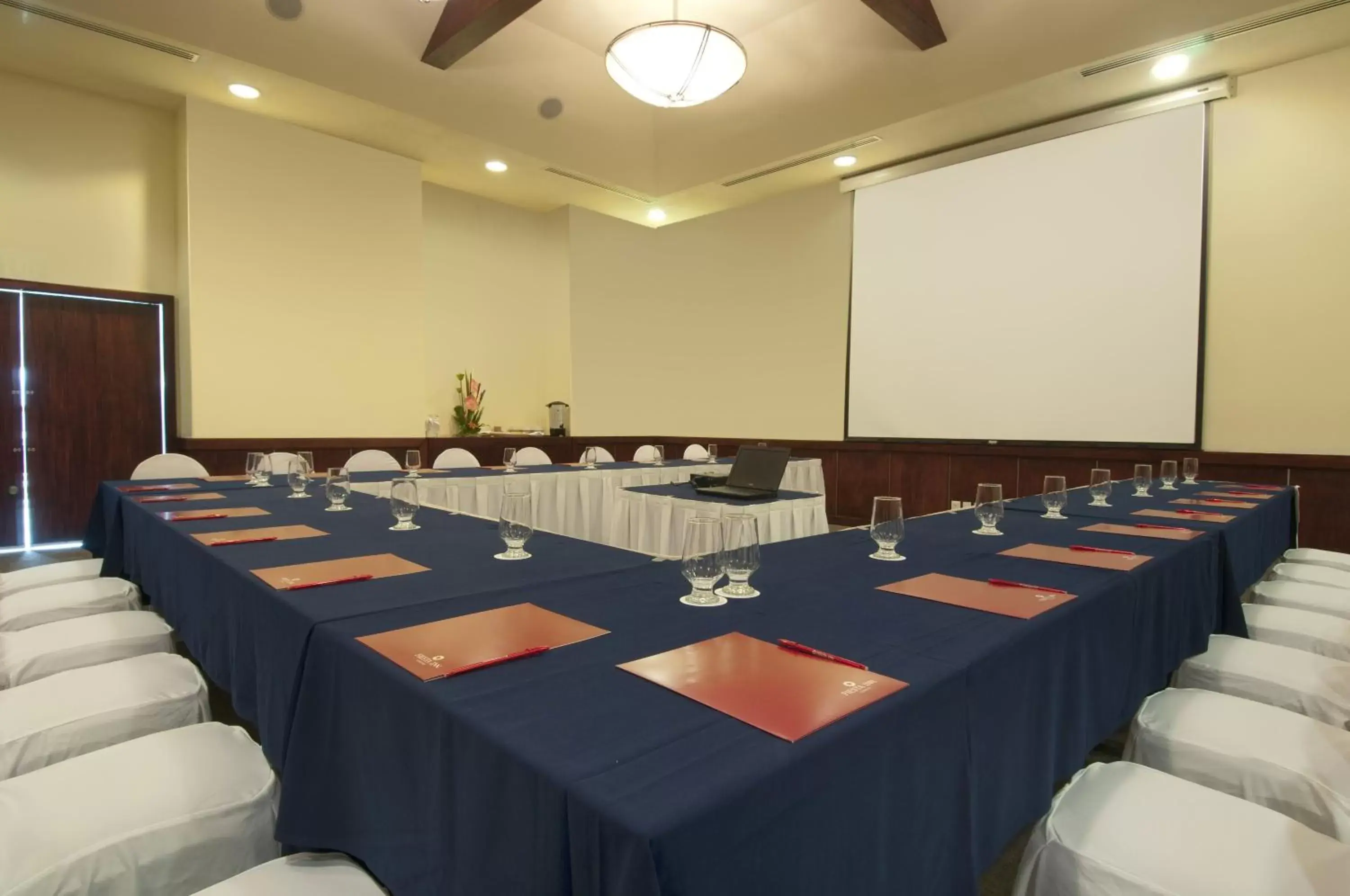 Meeting/conference room in Fiesta Inn Ecatepec