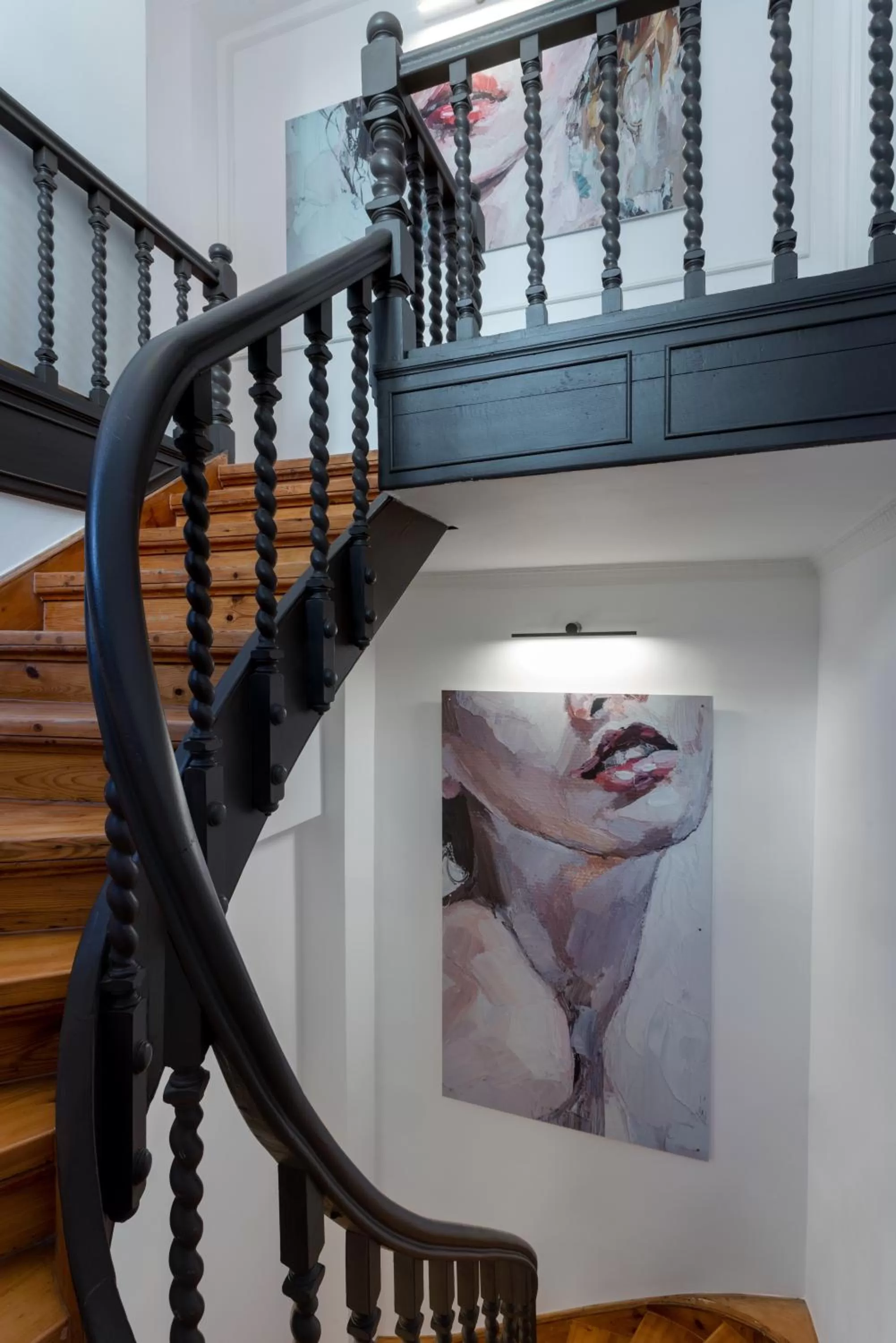 Decorative detail in Athens Flair