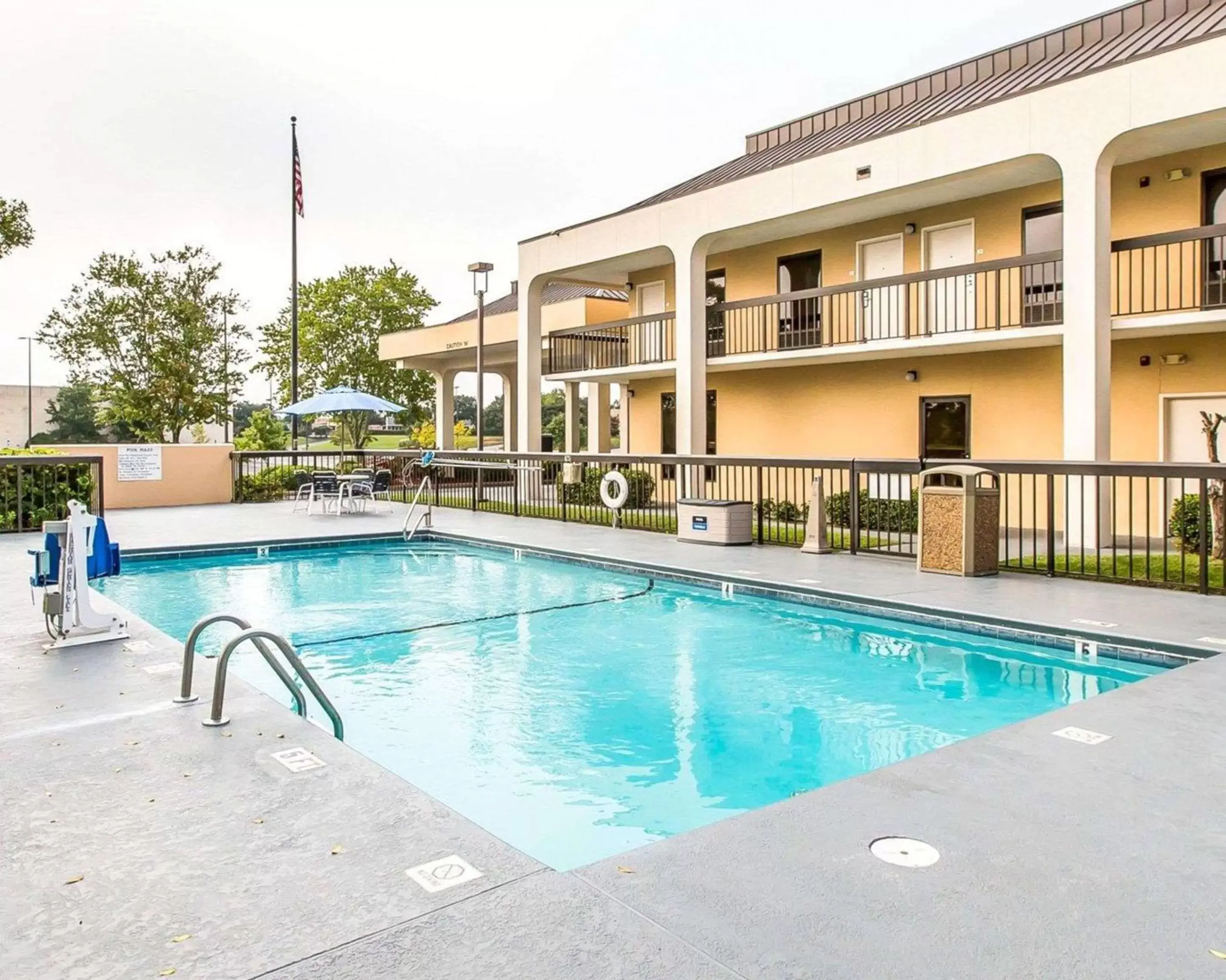 On site, Swimming Pool in Quality Inn At The Mall - Valdosta