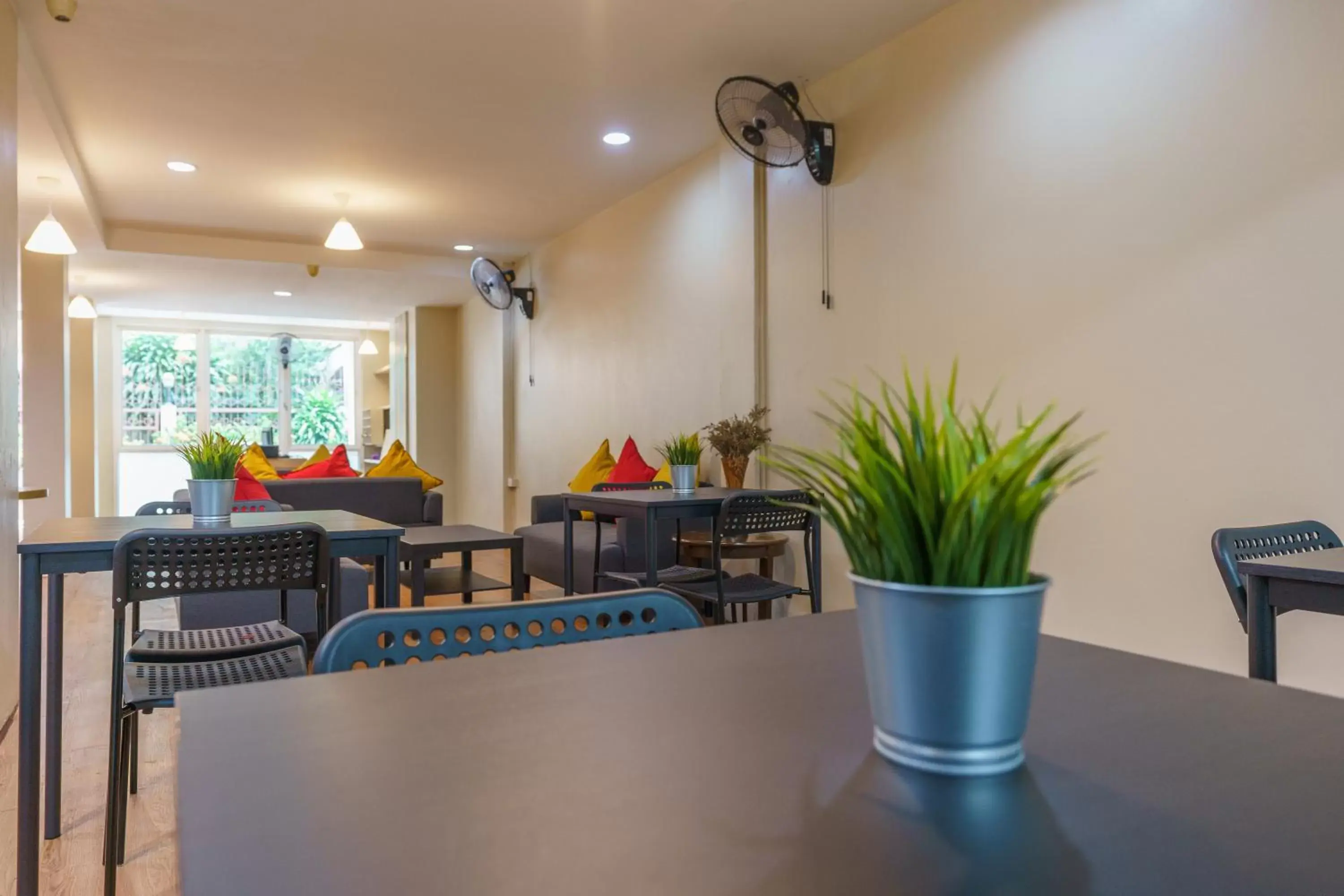 internet, Restaurant/Places to Eat in CheQinn Bed Sukhumvit 4 Nana Plaza internet, Restaurant/Places to Eat in CheQinn Bed Sukhumvit 4 Nana Plaza