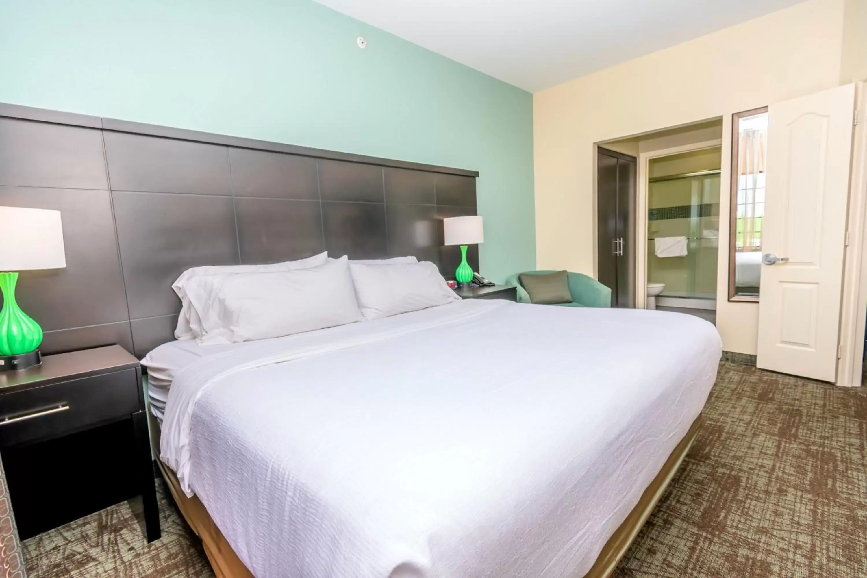 Photo of the whole room, Bed in Staybridge Suites Houston - IAH Airport, an IHG Hotel