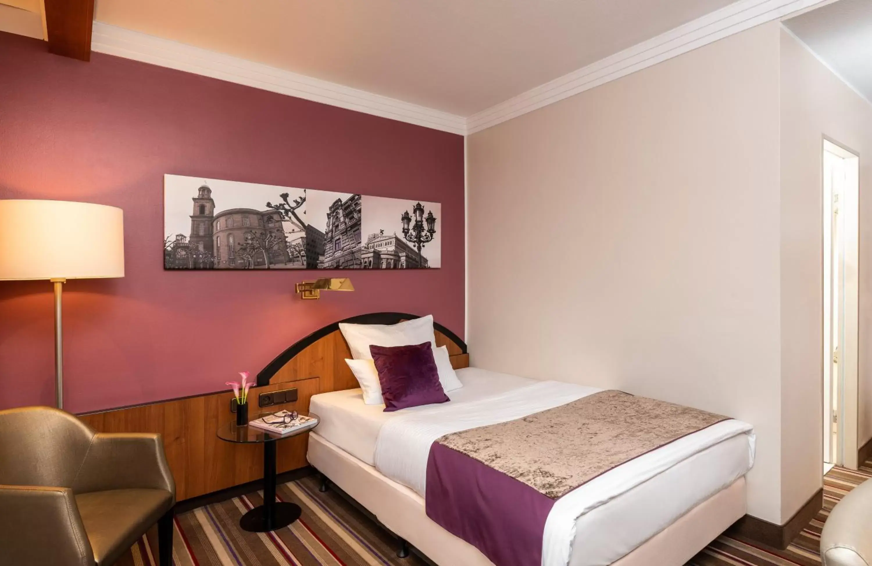 Photo of the whole room, Bed in Leonardo Hotel Frankfurt City South