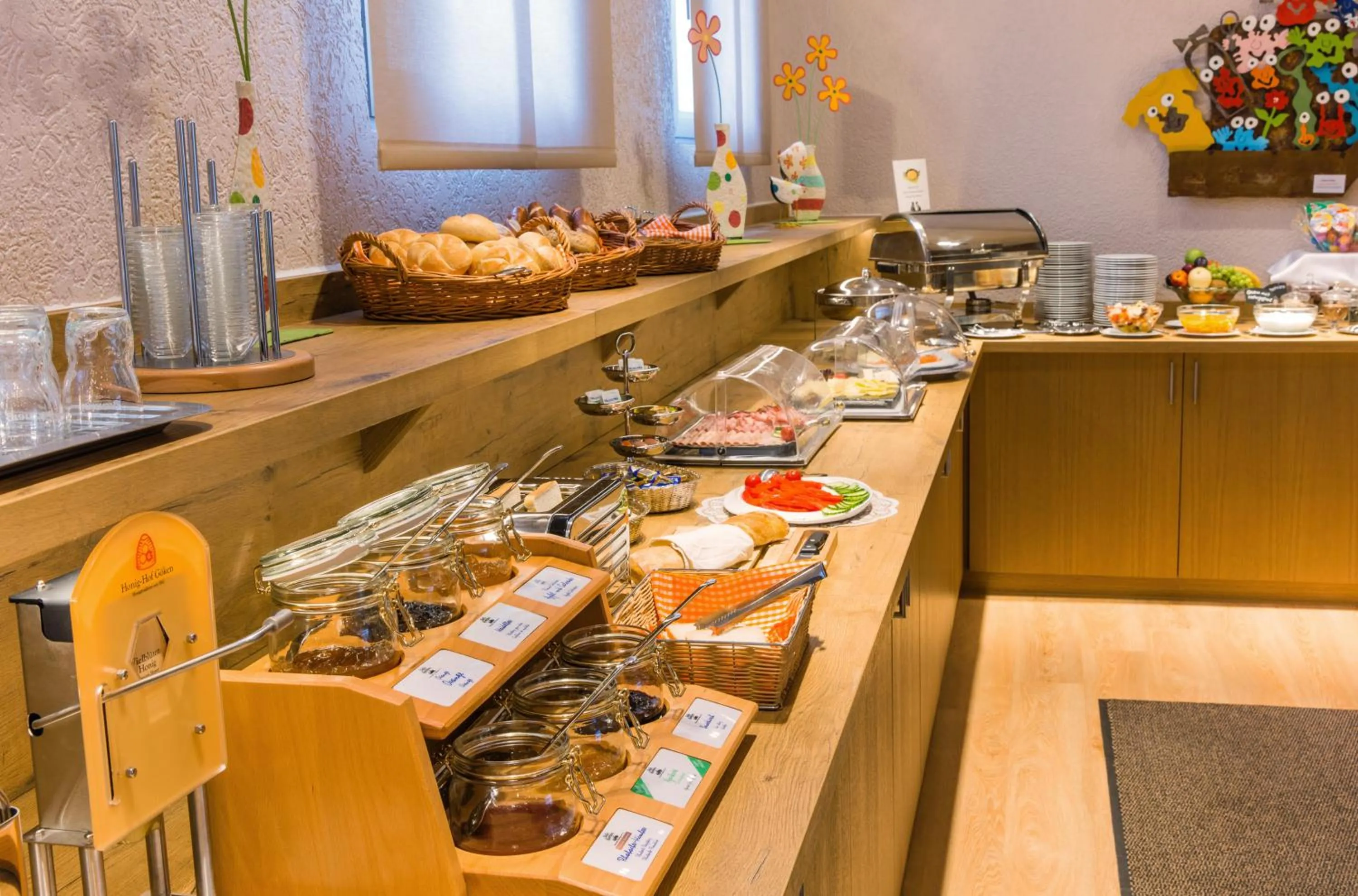 Food and drinks in Ambient Hotel am Europakanal