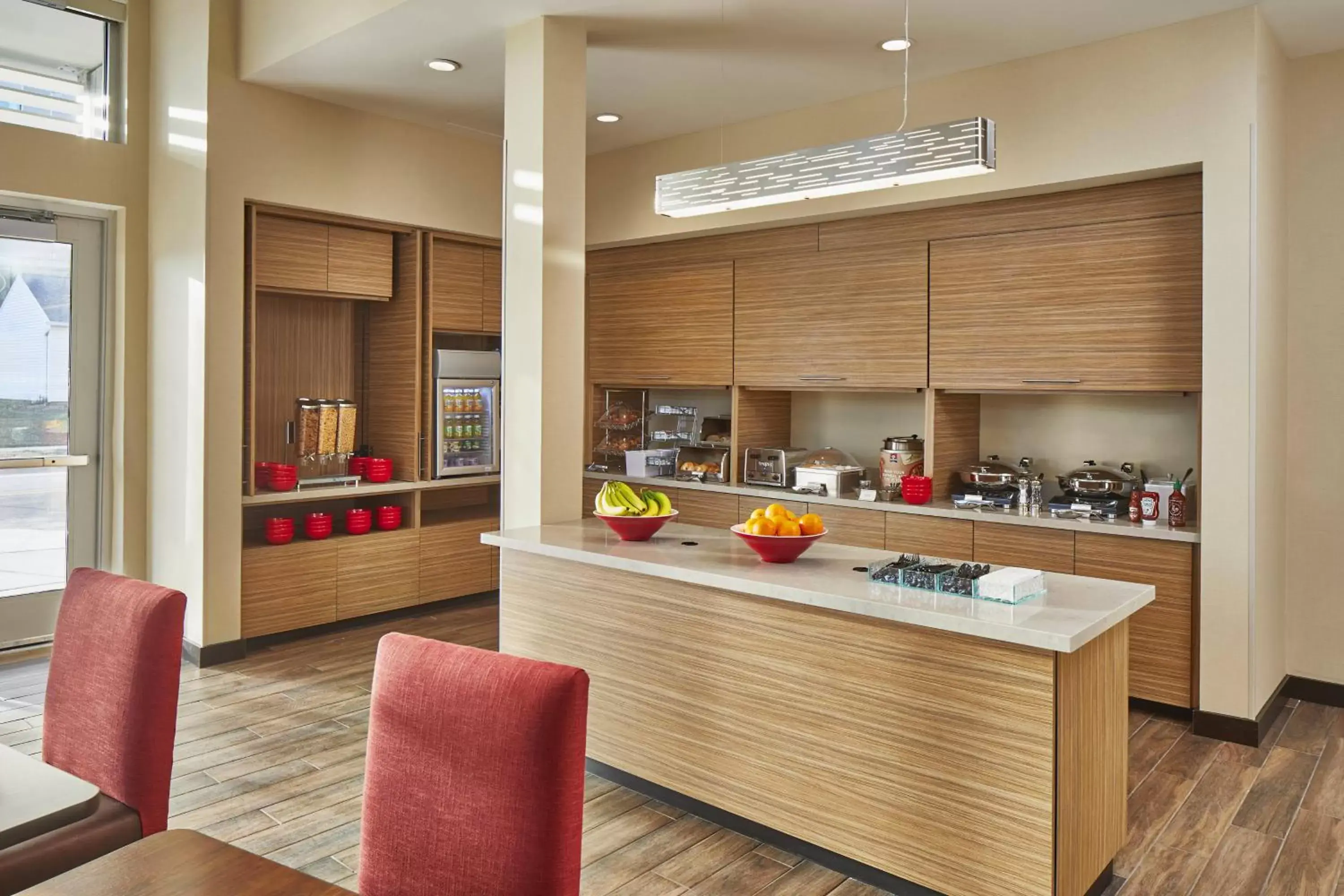 Breakfast, Lobby/Reception in TownePlace Suites by Marriott Columbus North - OSU