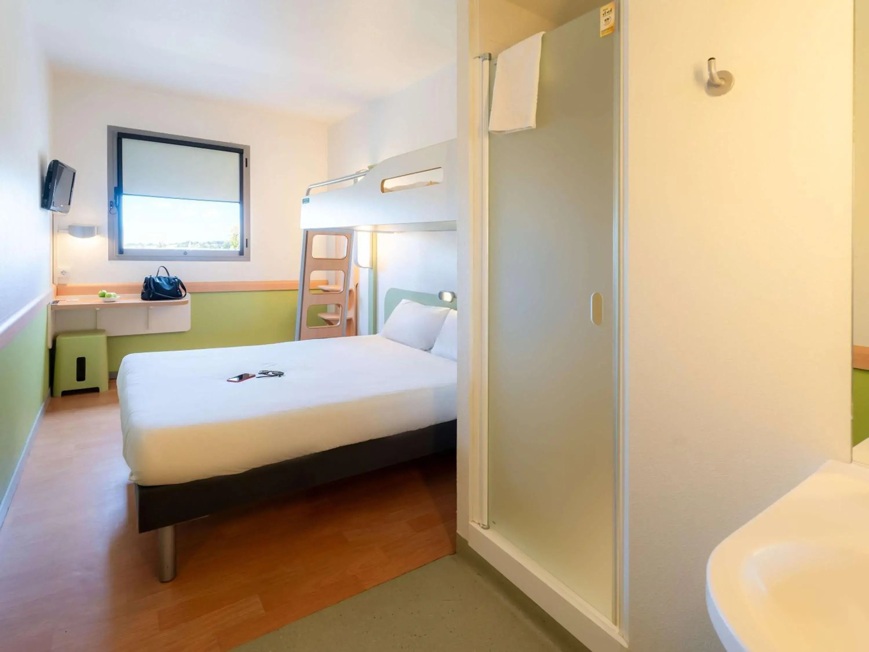 Bedroom, Bed in Ibis Budget Madrid Vallecas