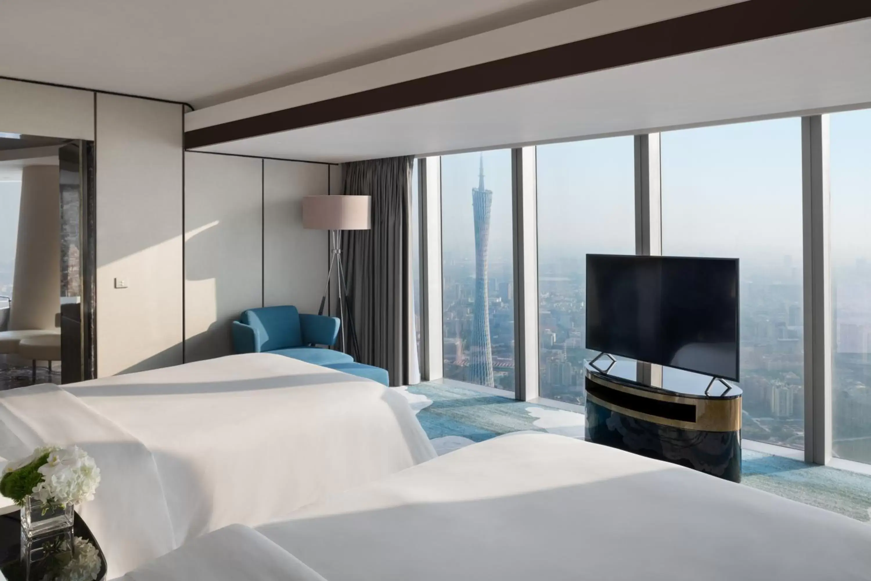 Deluxe Twin Suite with Canton Tower View in Four Seasons Hotel Guangzhou Deluxe Twin Suite with Canton Tower View in Four Seasons Hotel Guangzhou