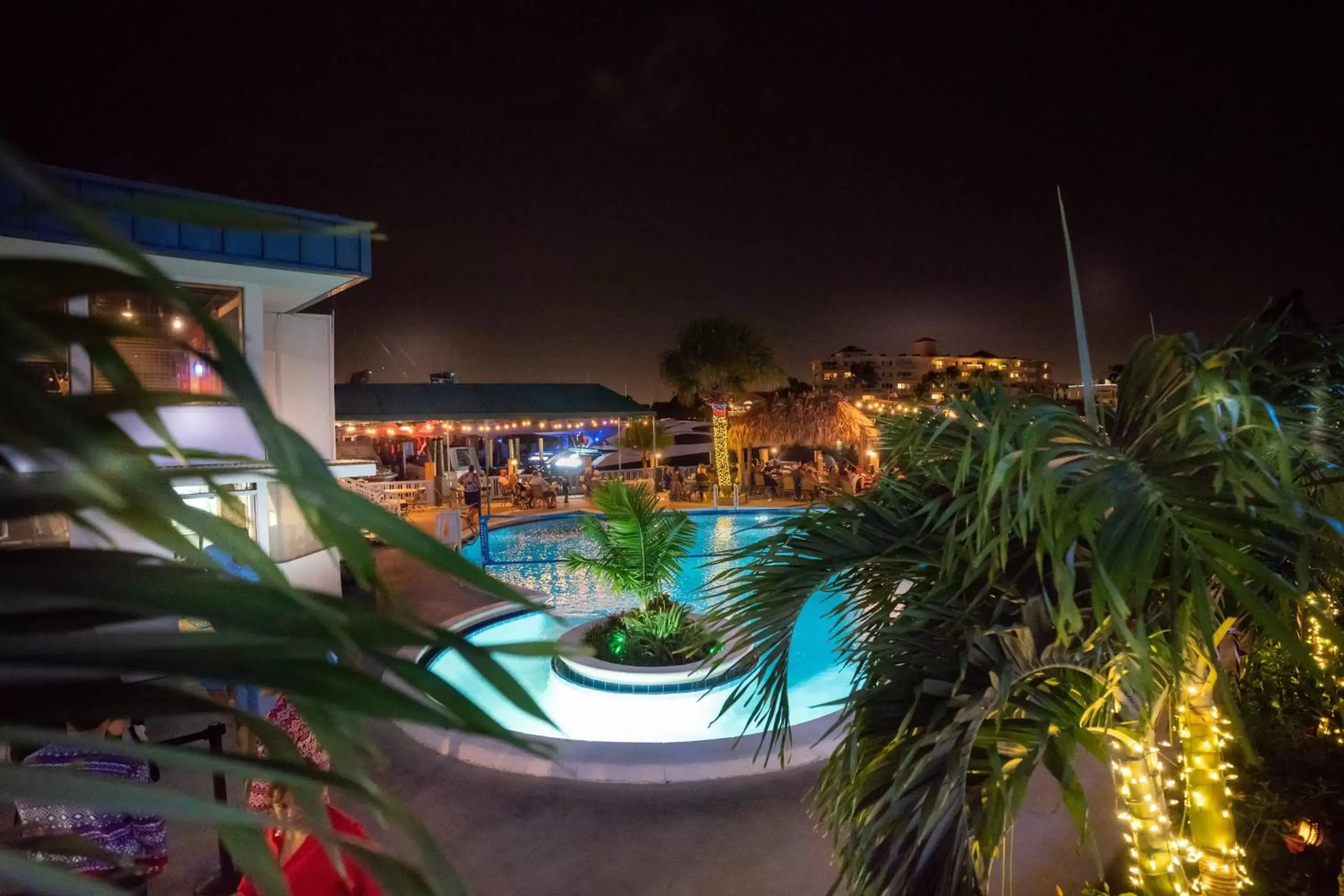 Lounge or bar, Pool View in Sands Harbor Resort and Marina
