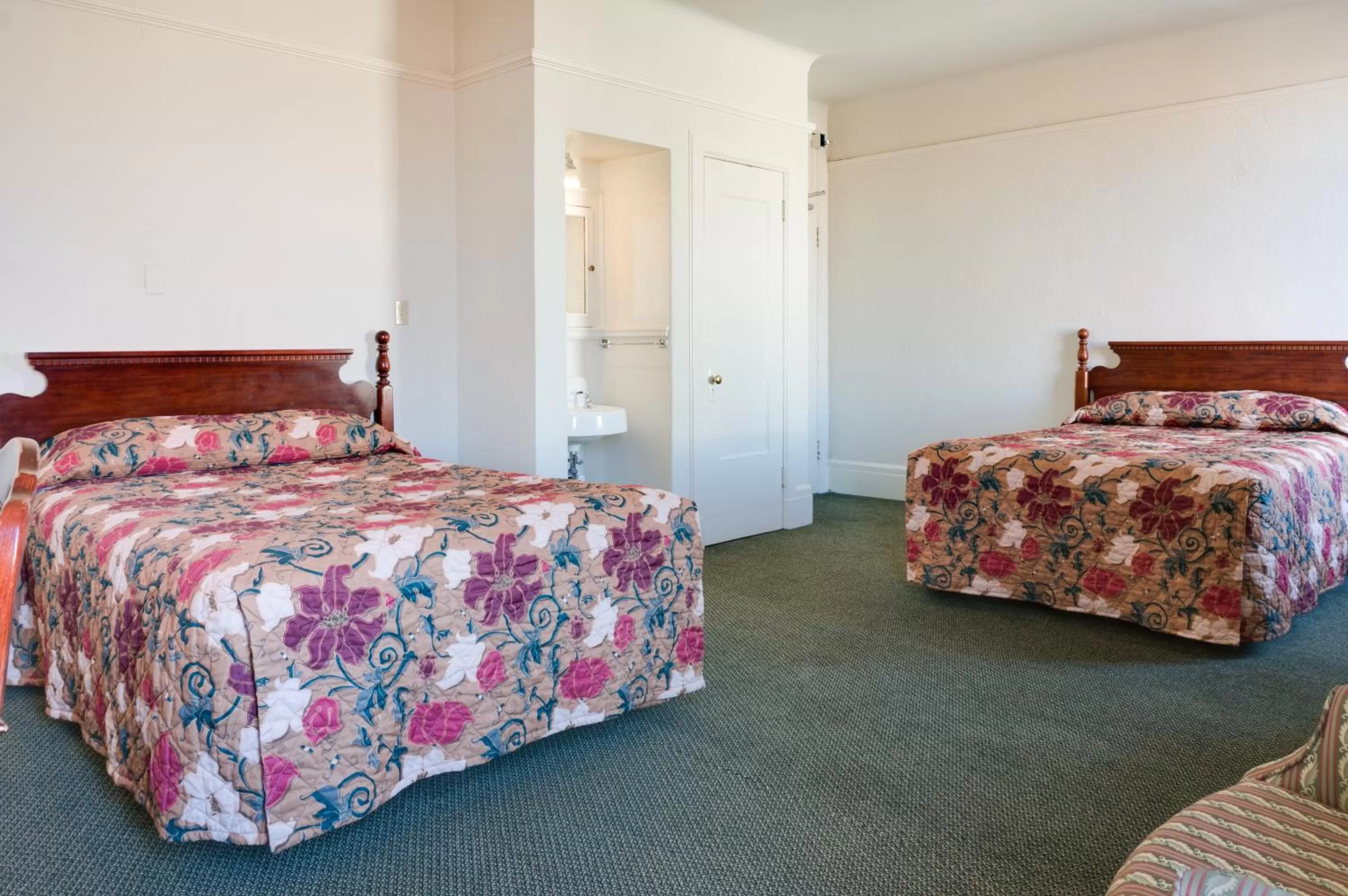 Photo of the whole room, Bed in Aida Plaza Hotel