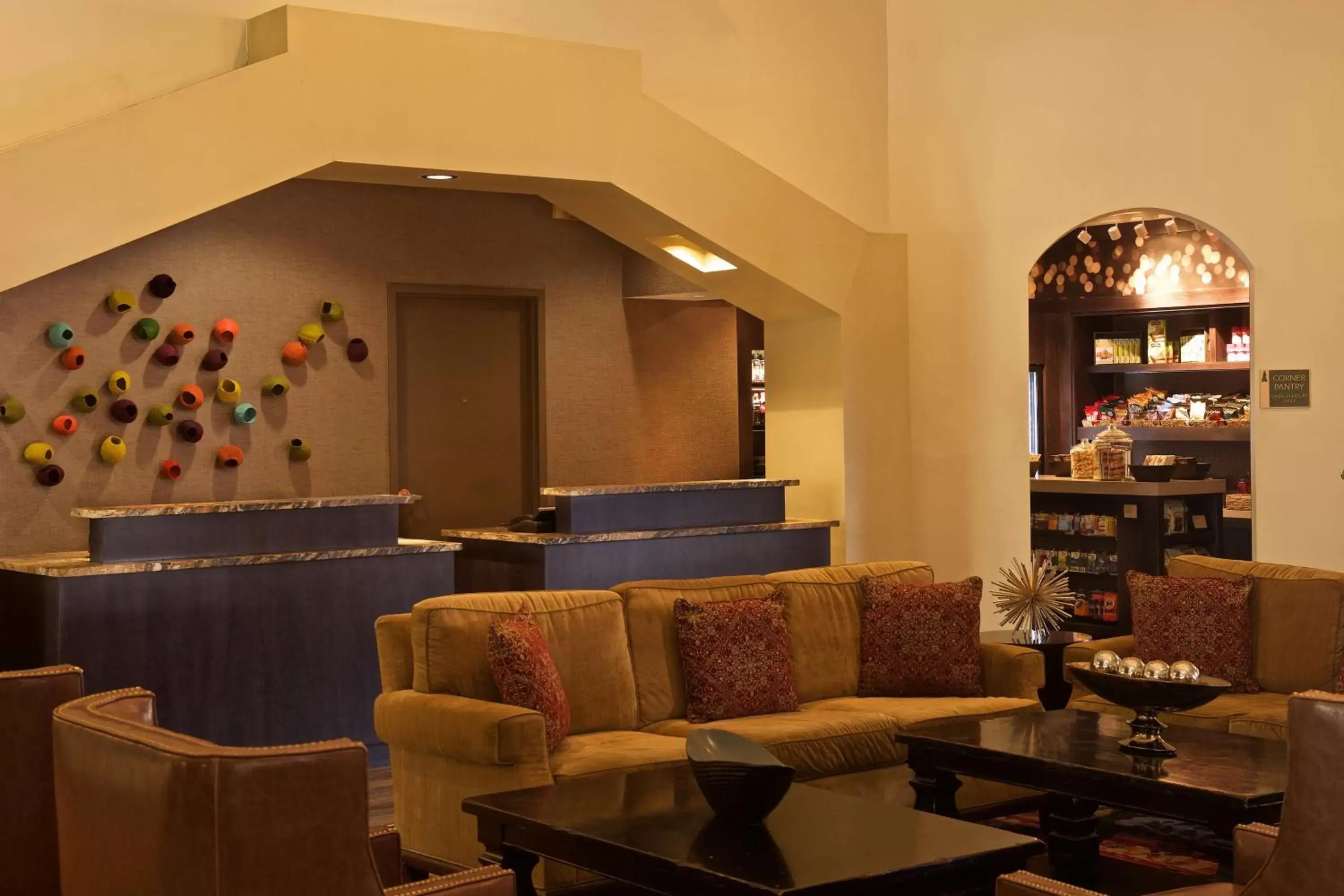 Lobby or reception, Lounge/Bar in Embassy Suites by Hilton Flagstaff