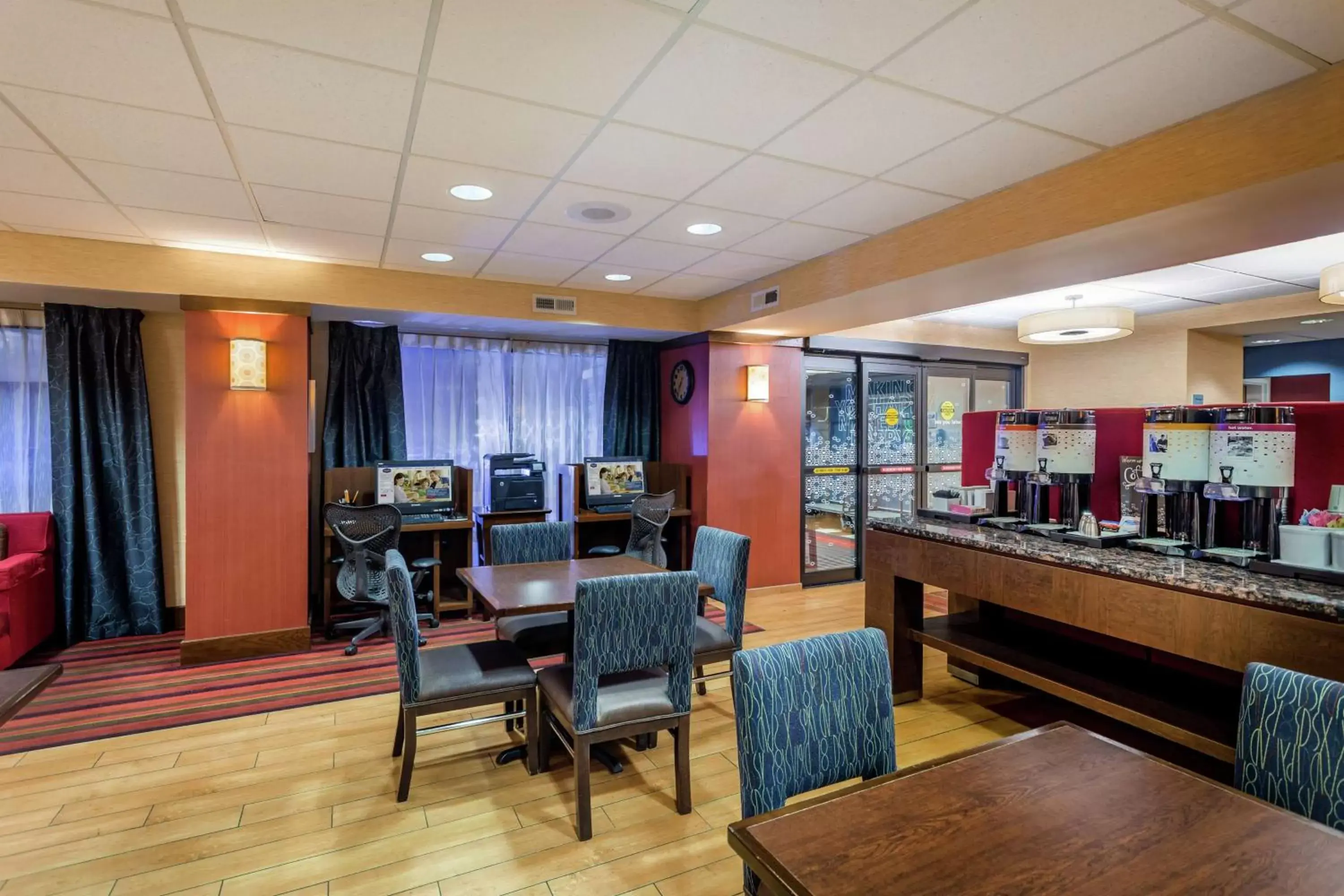 Lobby or reception in Hampton Inn Milwaukee Airport Lobby or reception in Hampton Inn Milwaukee Airport