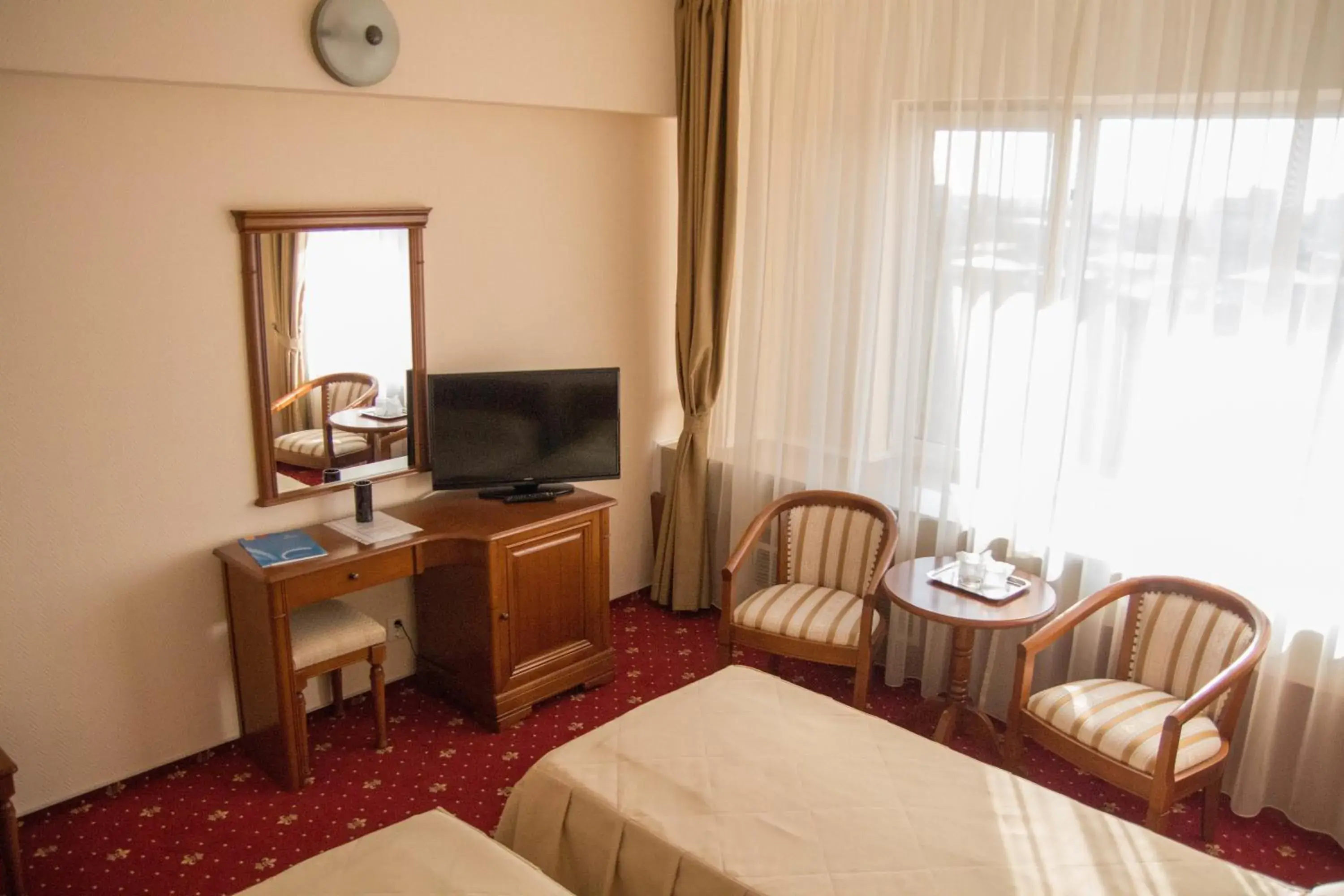 Seating area, TV/Entertainment Center in Hotel Traian