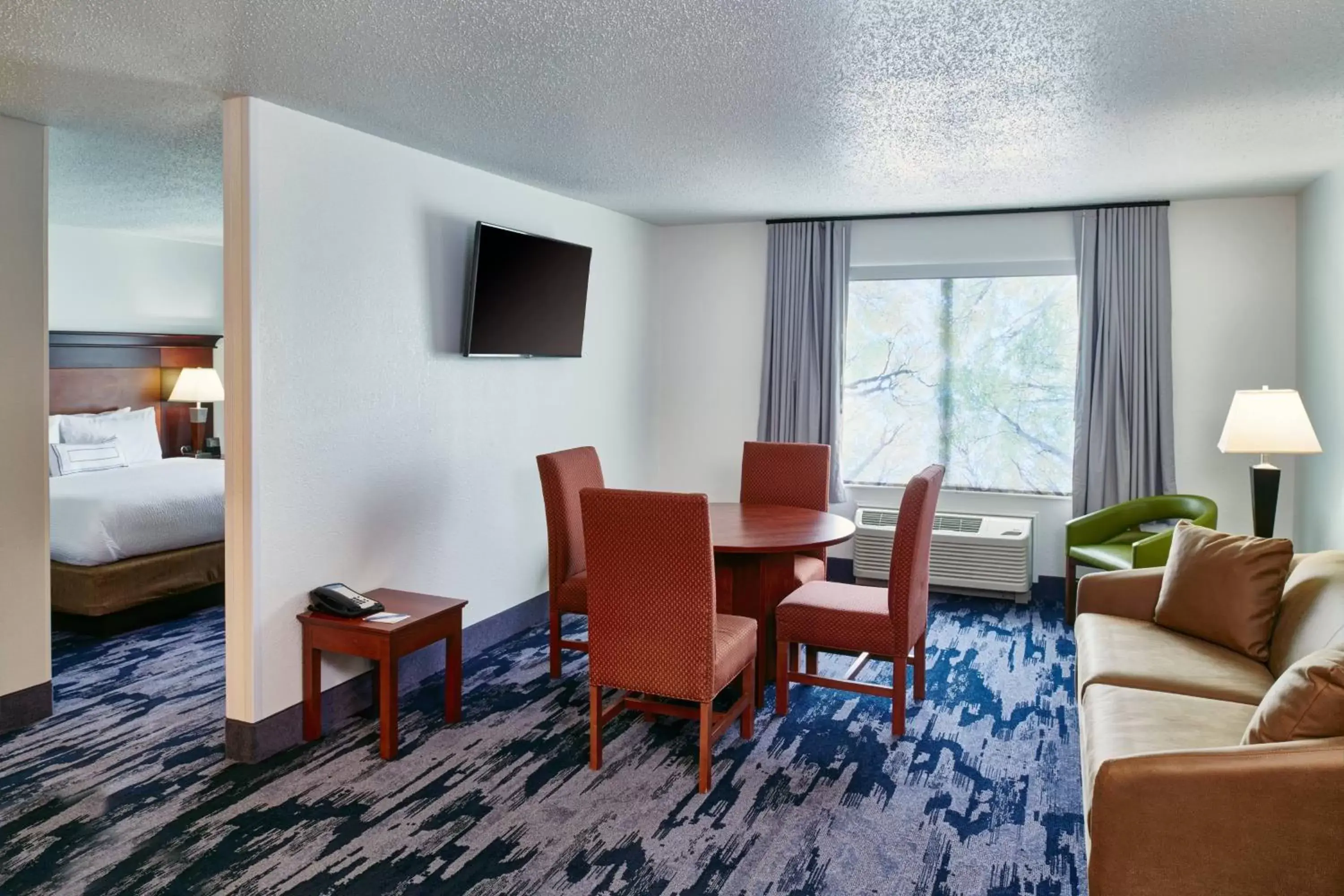 Photo of the whole room, Seating Area in Fairfield Inn & Suites Detroit Livonia