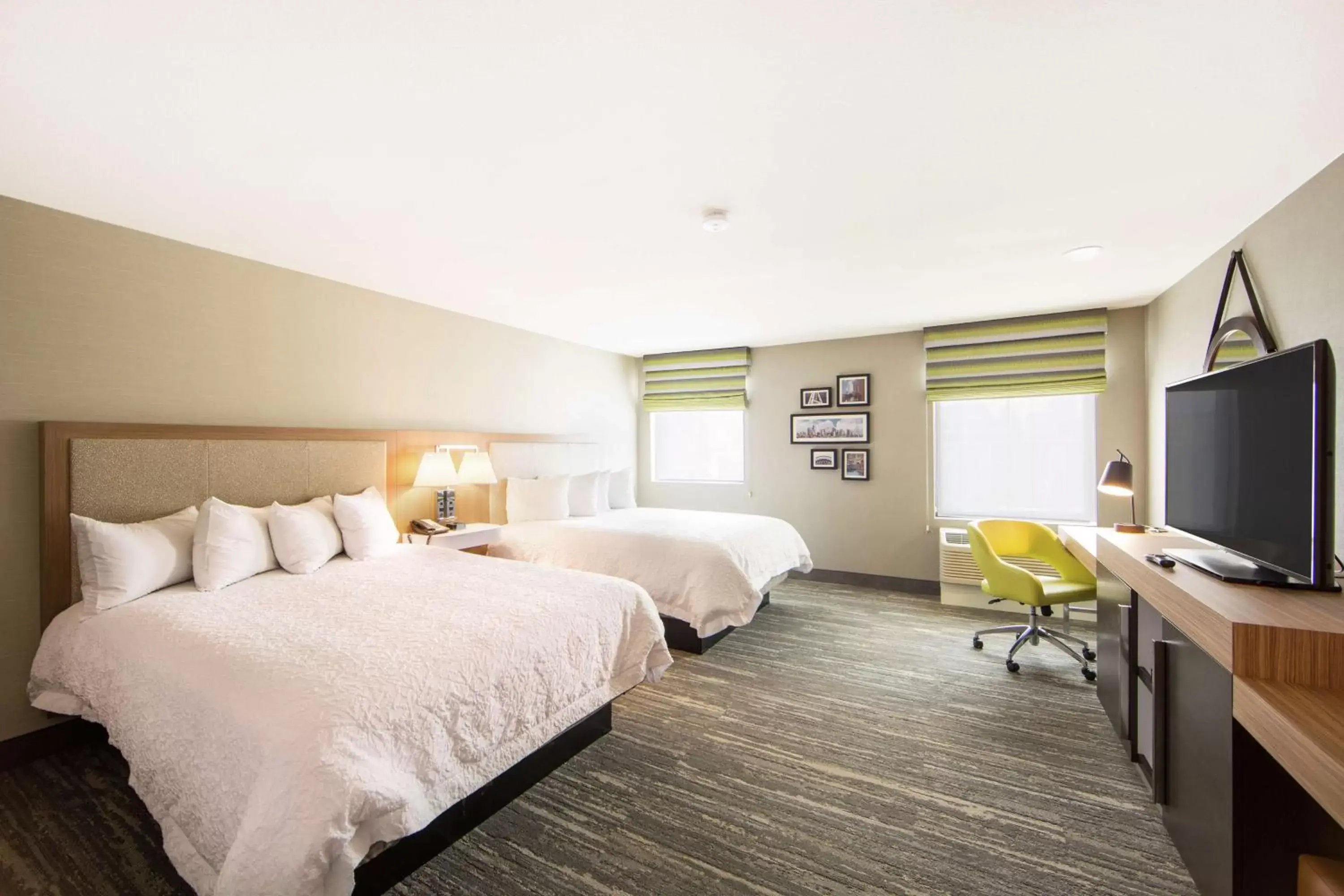 Bedroom, Bed in Hampton Inn & Suites Seattle-Downtown