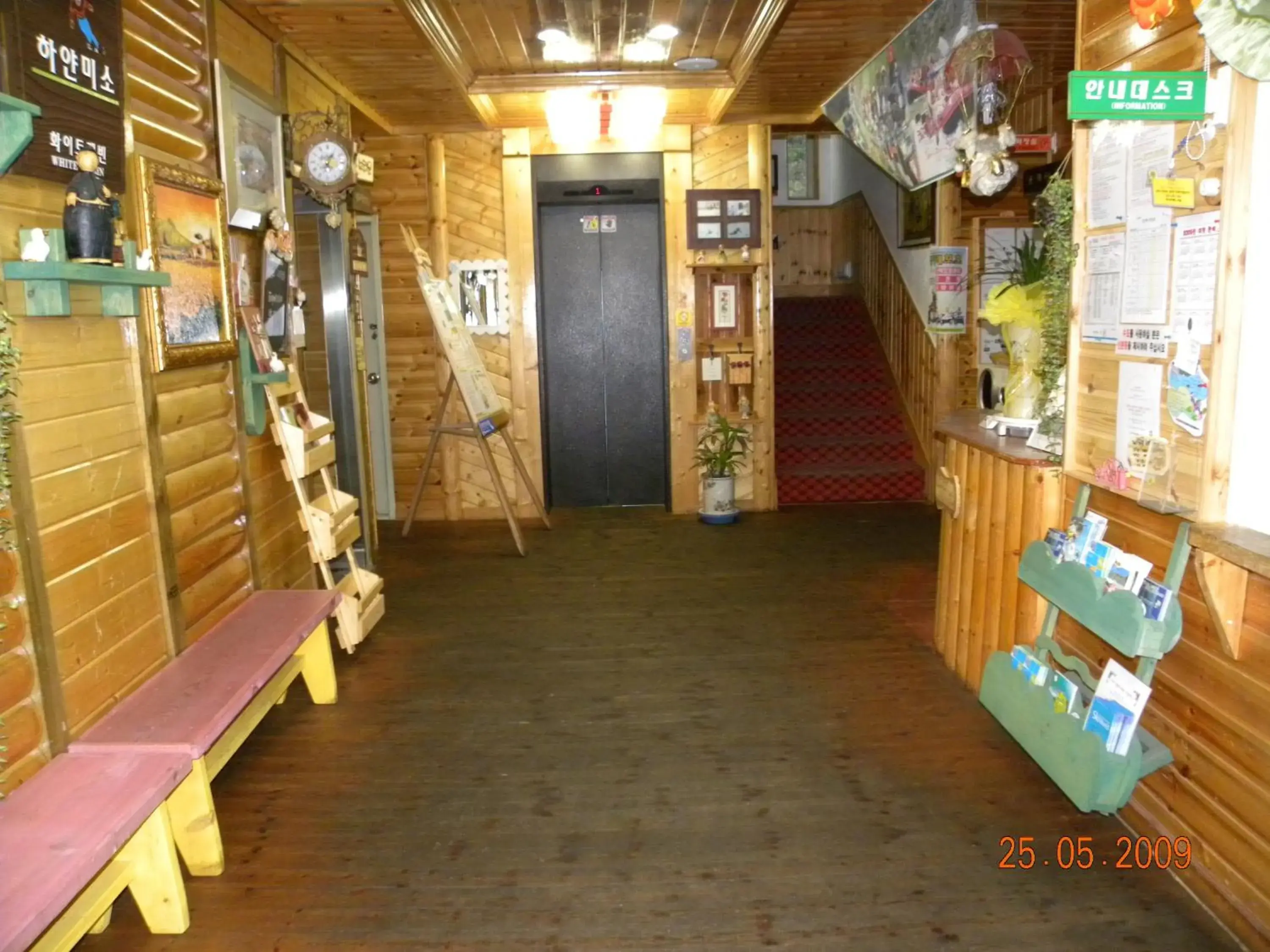 Lobby or reception, Supermarket/Shops in White Cabin