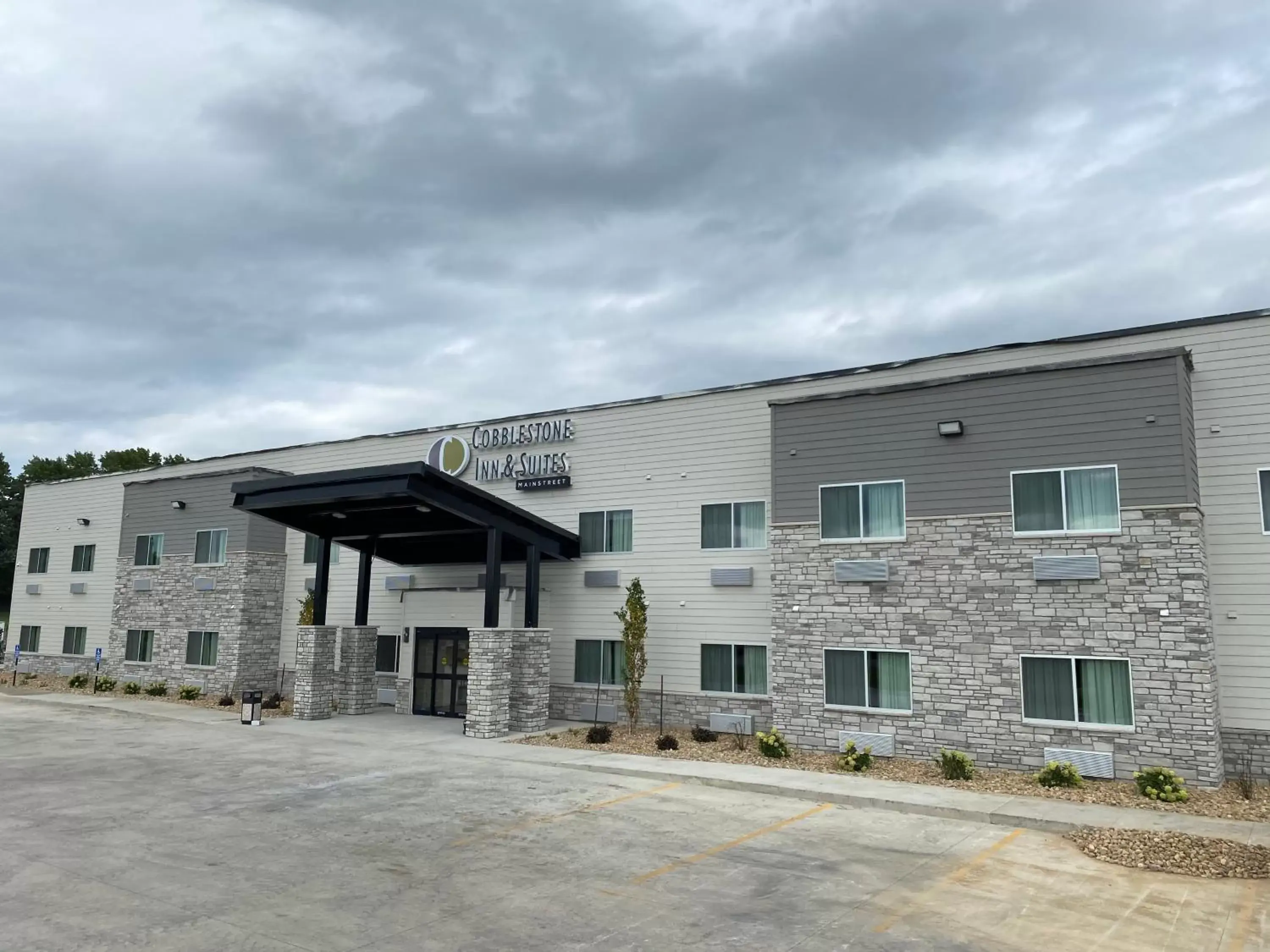 Facade/entrance, Property Building in Cobblestone Inn & Suites - Forest City
