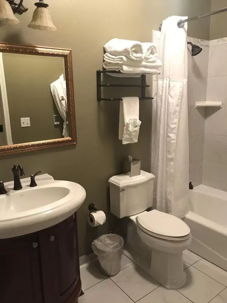 Shower, Bathroom in National Hotel Jackson