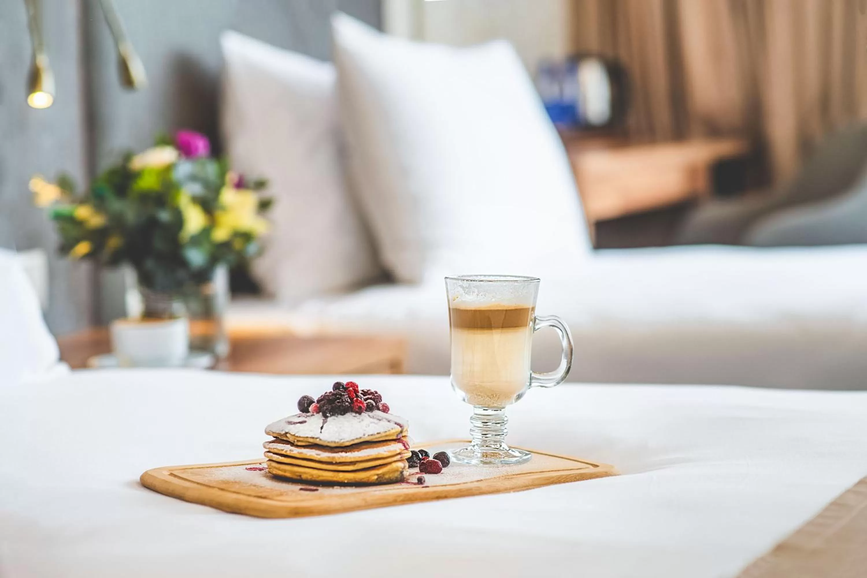 Food and drinks in Meta Business Hotel By King David