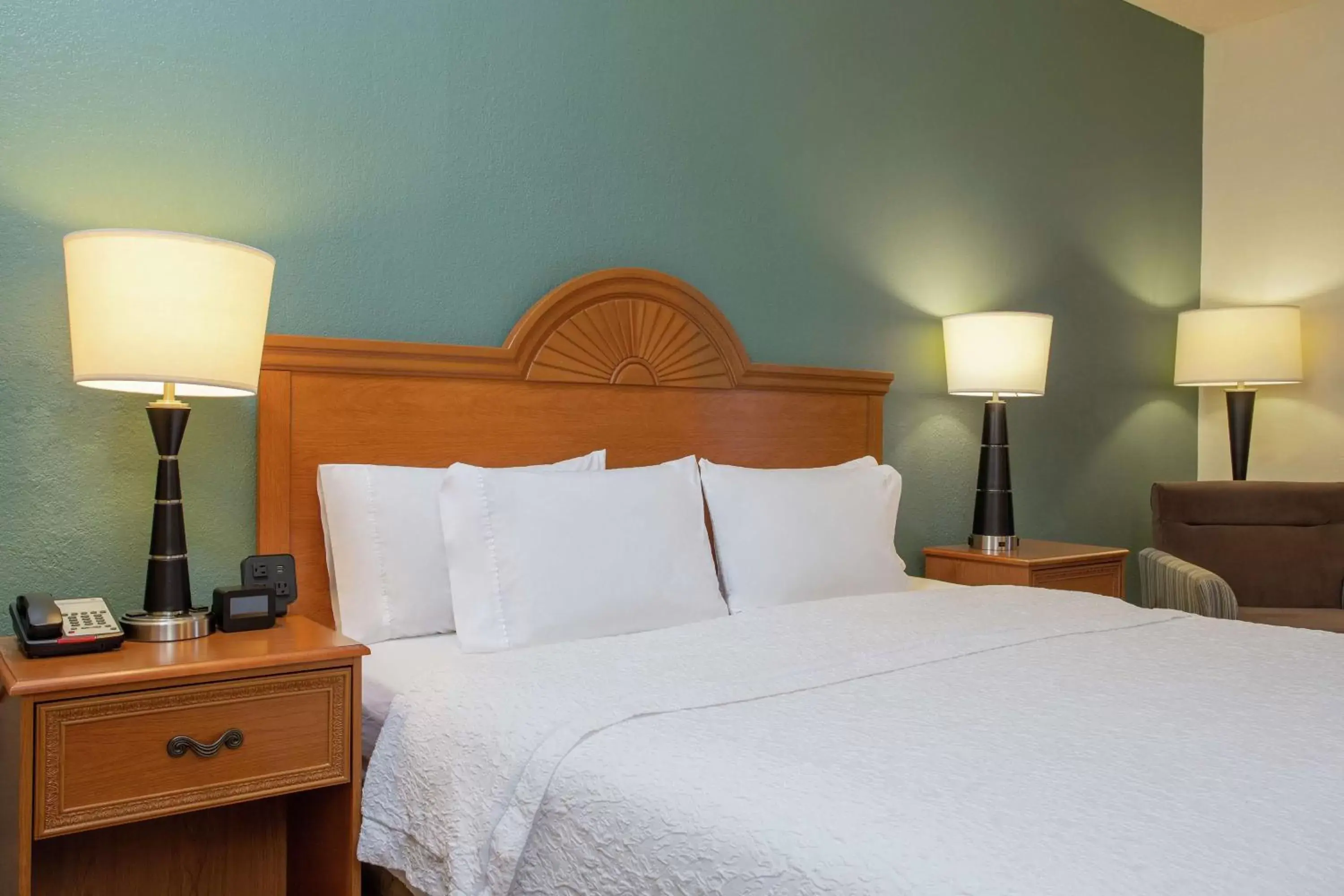 King Room with Bath Tub - Disability Access/Non-Smoking in Hampton Inn & Suites Venice Bayside South Sarasota King Room with Bath Tub - Disability Access/Non-Smoking in Hampton Inn & Suites Venice Bayside South Sarasota