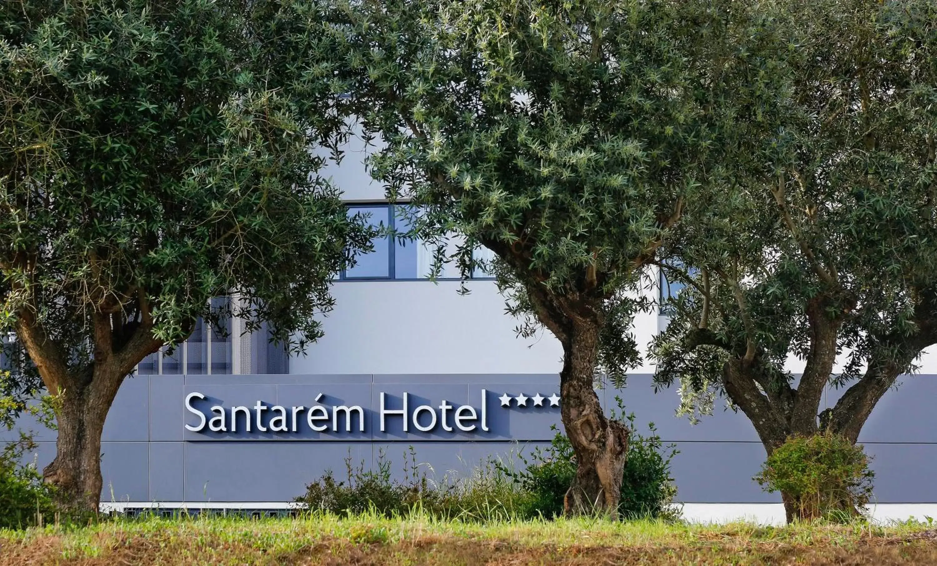 Facade/entrance in Santarem Hotel